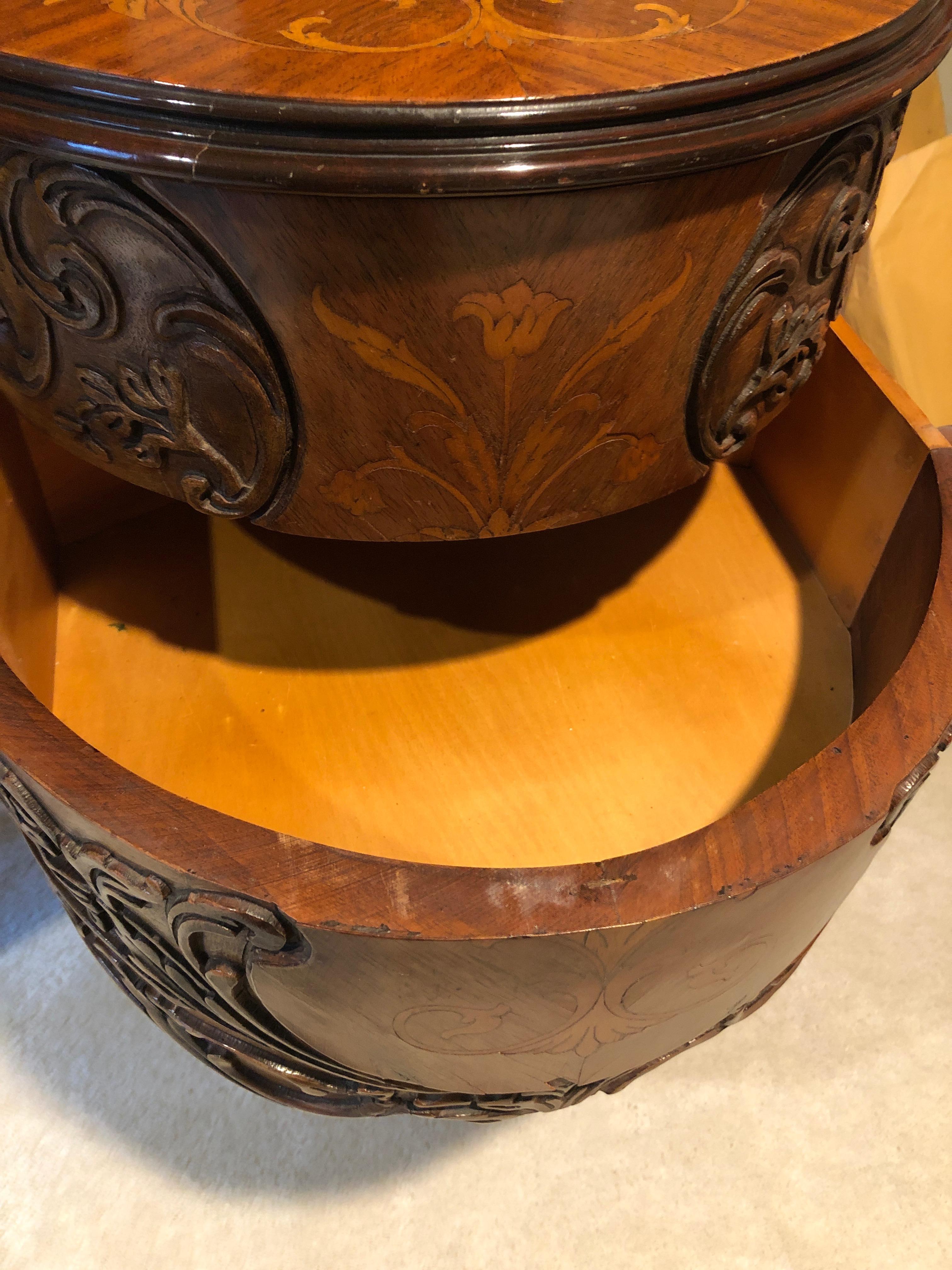 Pair of Louis XV Round Marquetry Inlaid Carved Mahogany Side Tables Nightstands 4