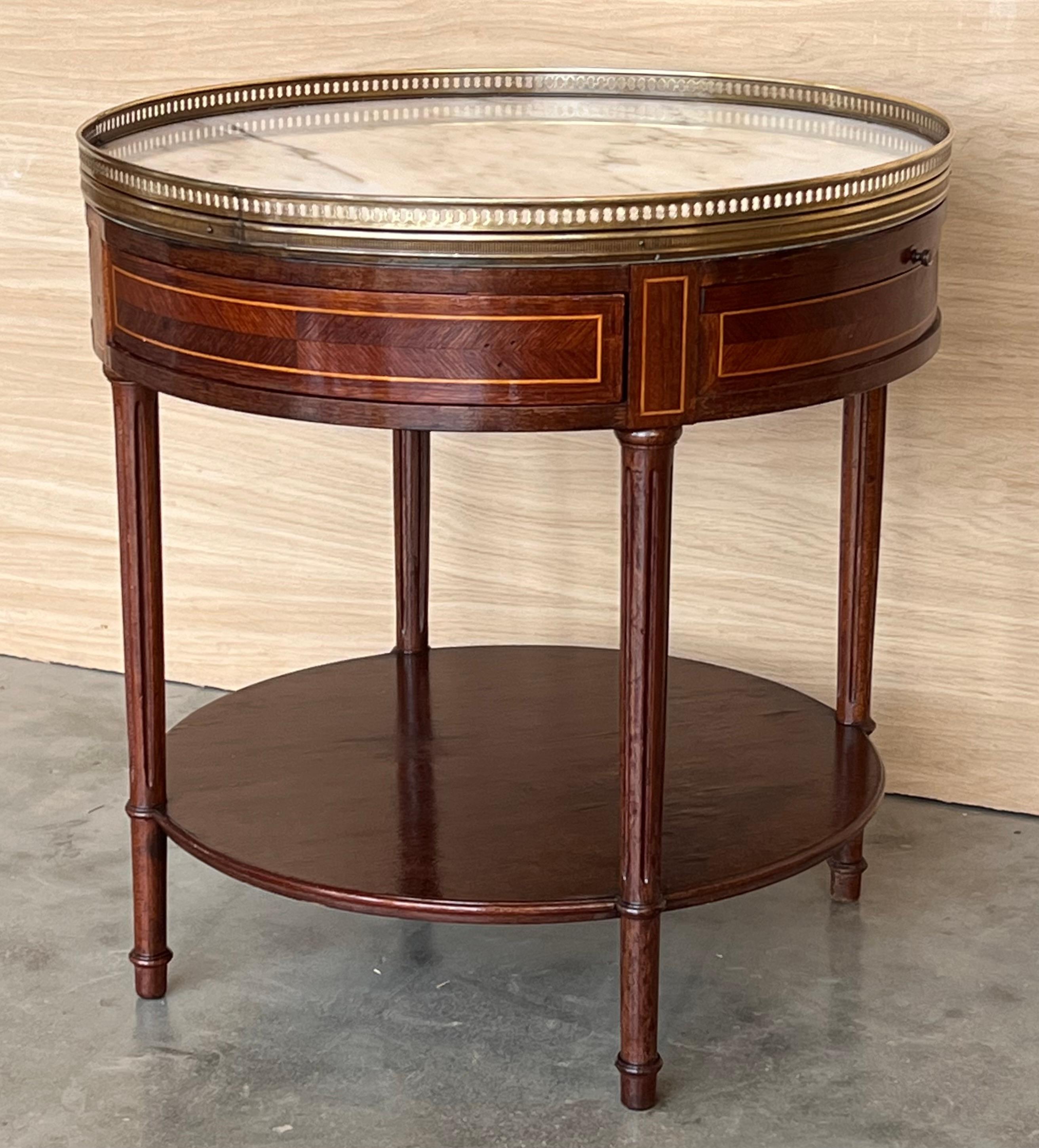 Pair of Louis XV Round Nightstands or Sofa Tables with Hidden Drawer and Trays In Good Condition For Sale In Miami, FL