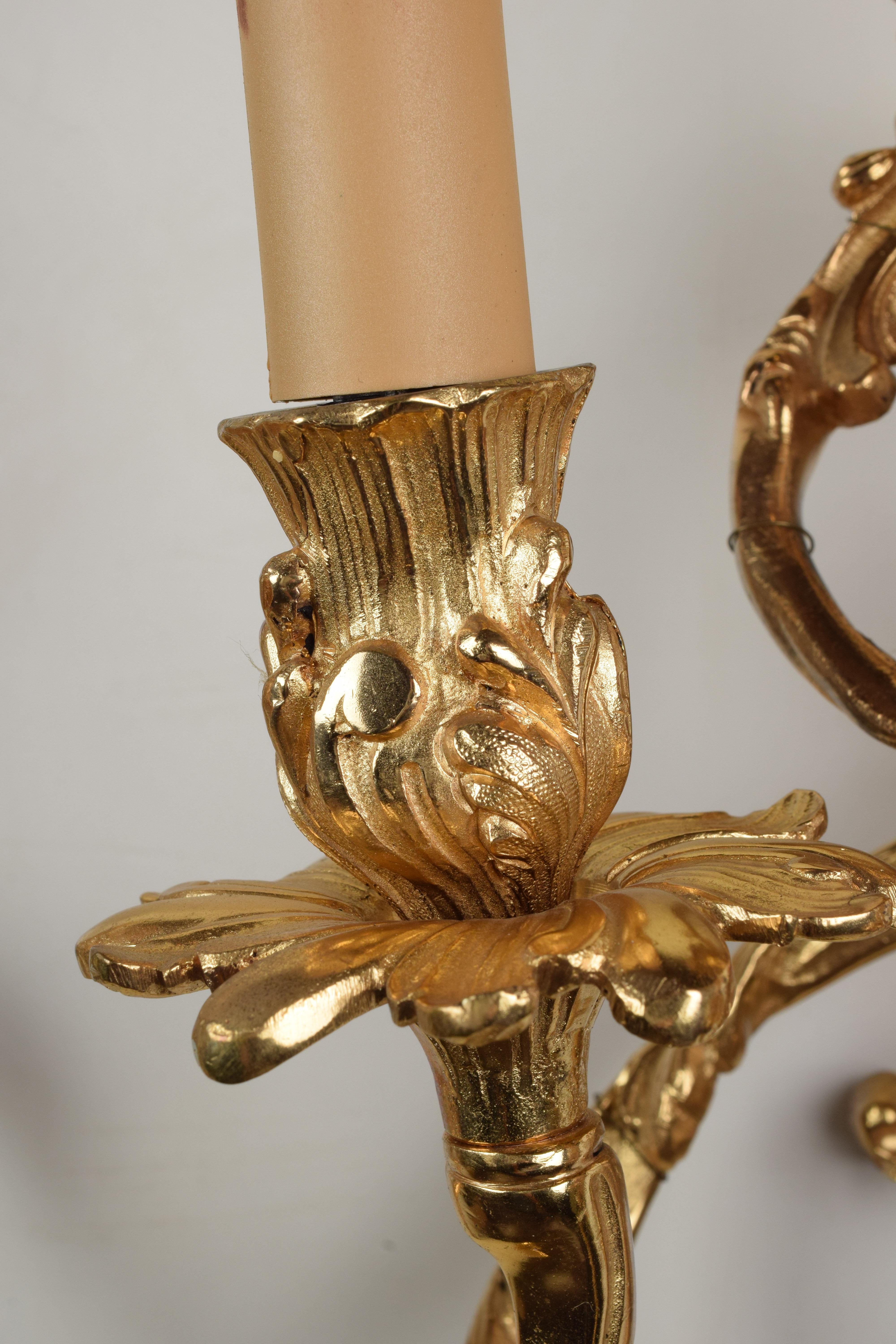 Pair of Louis XV Sconces in Gilt Bronze with Five Lights Mid-20th Century In Excellent Condition In Prato, IT