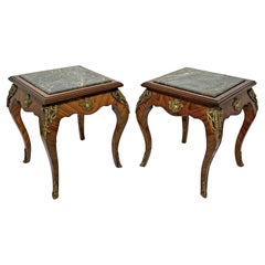 Paar Beistelltische im Stil Louis XV. mit Marmorplatten und Goldbronze-Beschlägen, ca. 30er Jahre