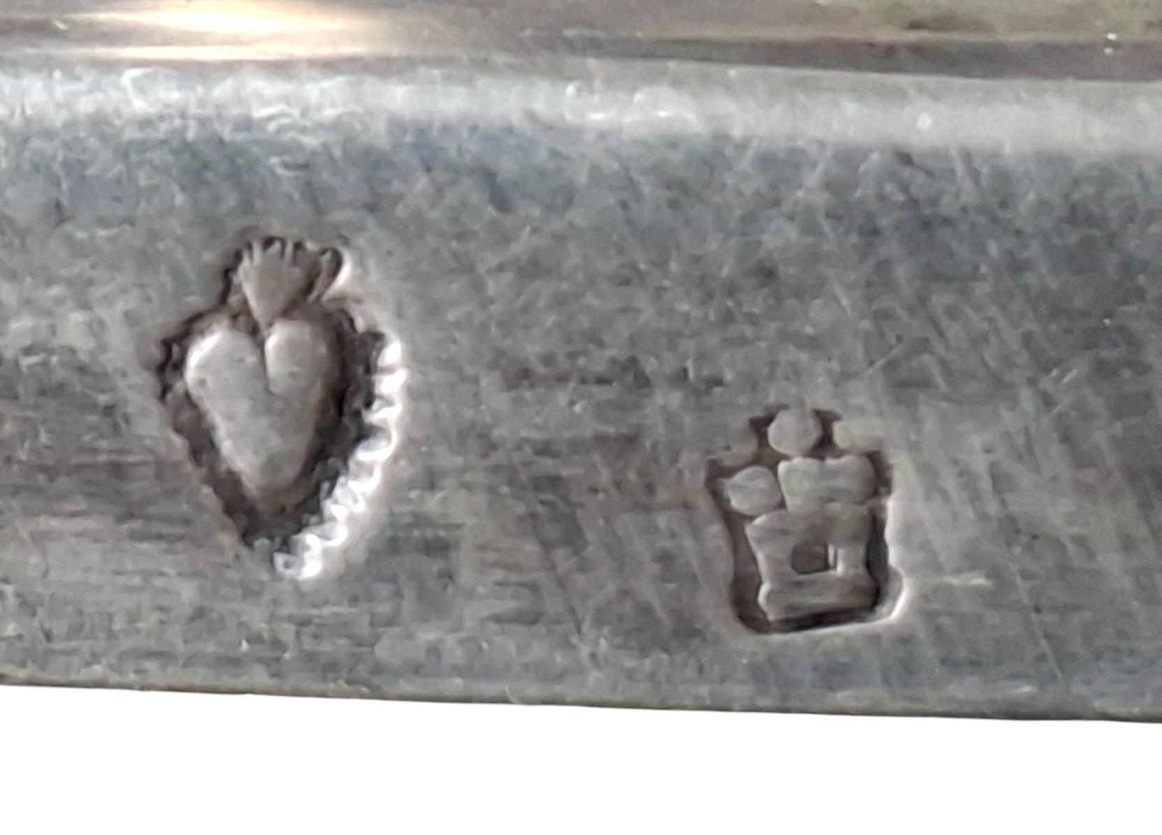 Paar Louis XV Kandelaber aus massivem Silber, Lyon 1763 - Antoine Esprit im Angebot 3