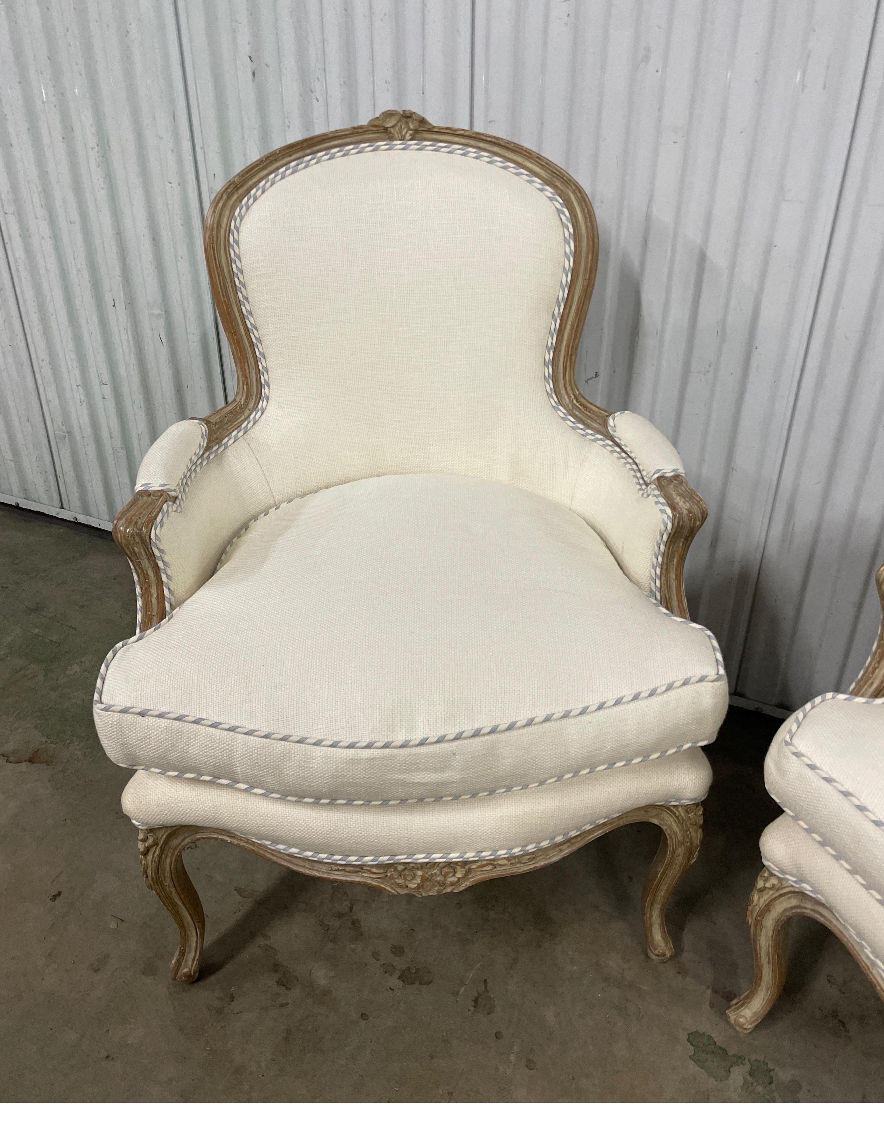 Français Paire de chaises Bergere de style Louis XV du 19ème siècle en vente