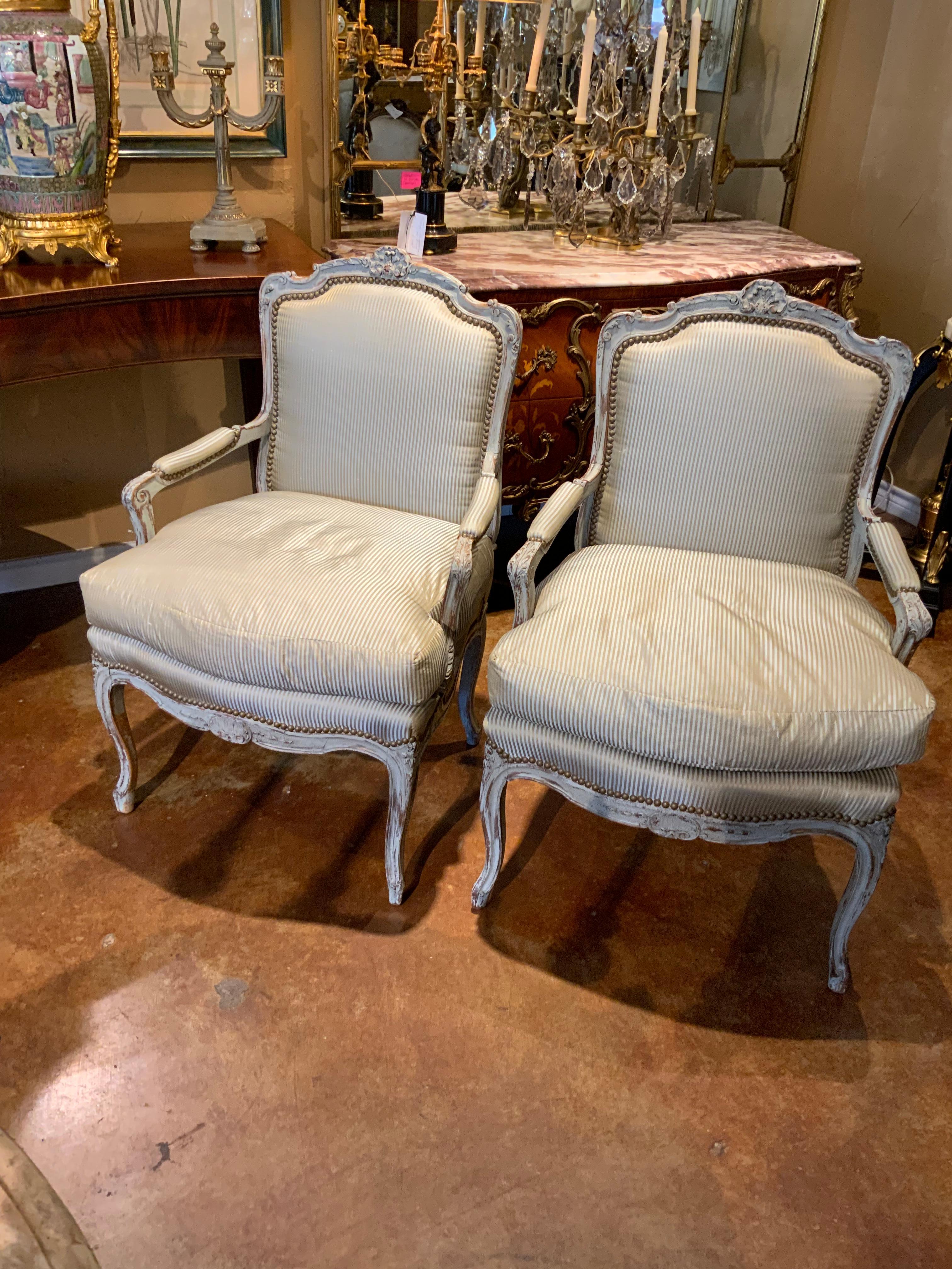Pair of Louis XV Style Arm Chairs/Fauteuils in Painted Finish with Silk Fabric For Sale 1