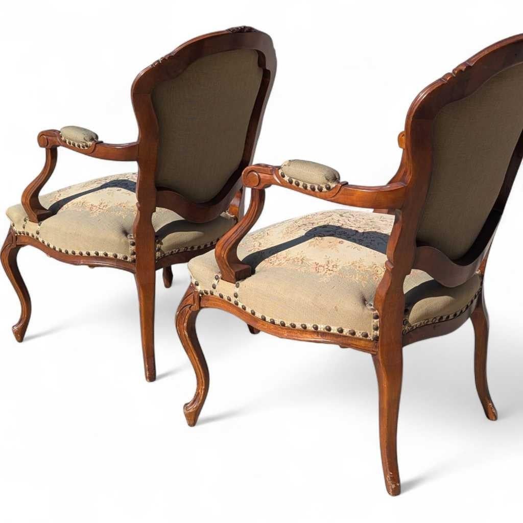 Pareja de sillones estilo Luis XV, madera tallada y tapicería, Francia, c. 1950 Tapicería en venta