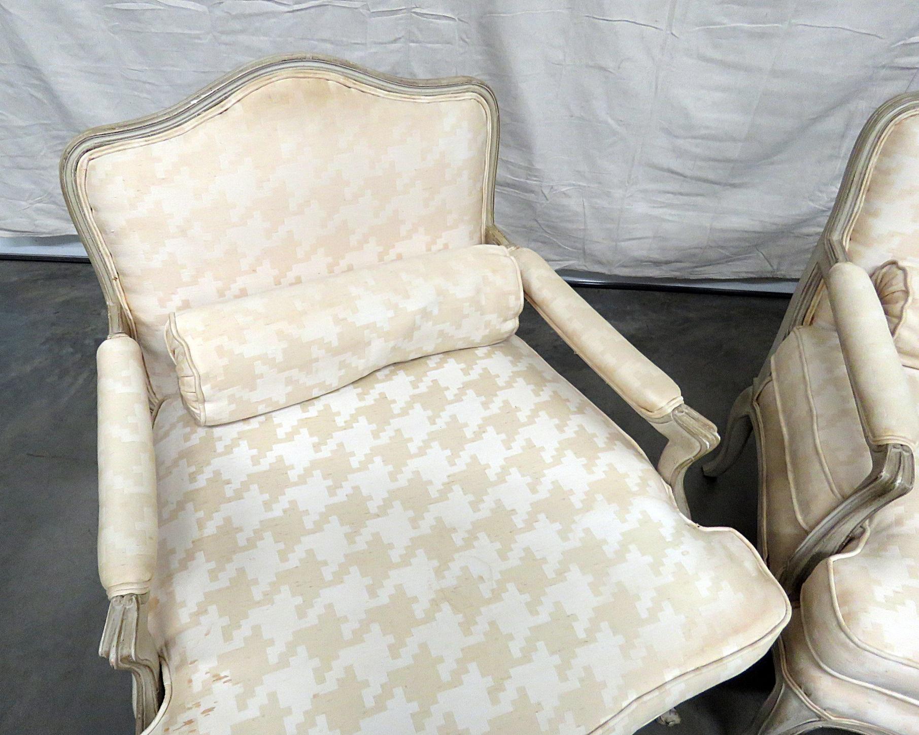 Distress Painted Pair of French Louis XV Style Parlor Armchairs In Good Condition In Swedesboro, NJ