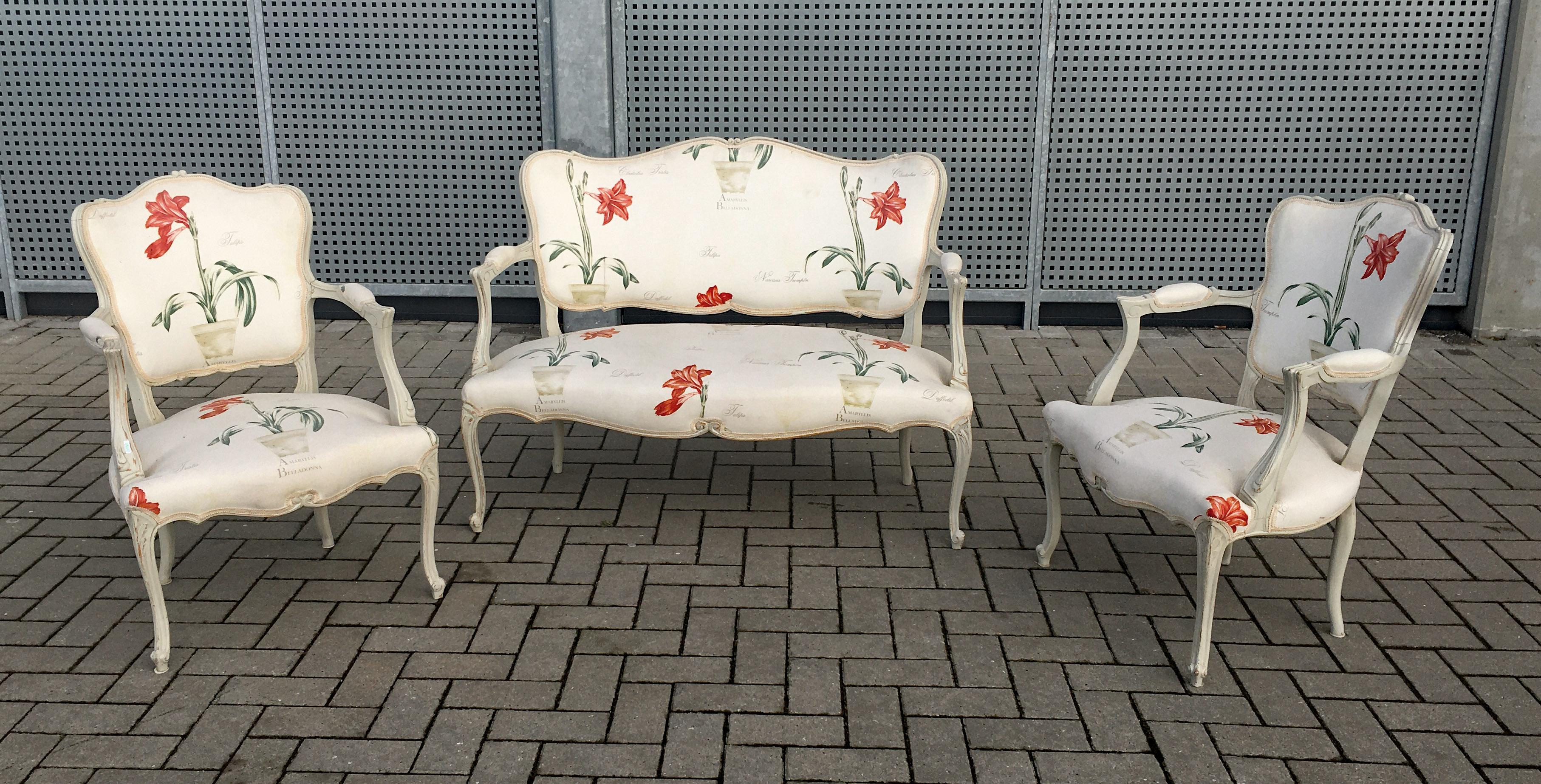Pair of Louis XV Style Armchairs, in Rechampi Wood, Flower Fabric For Sale 7
