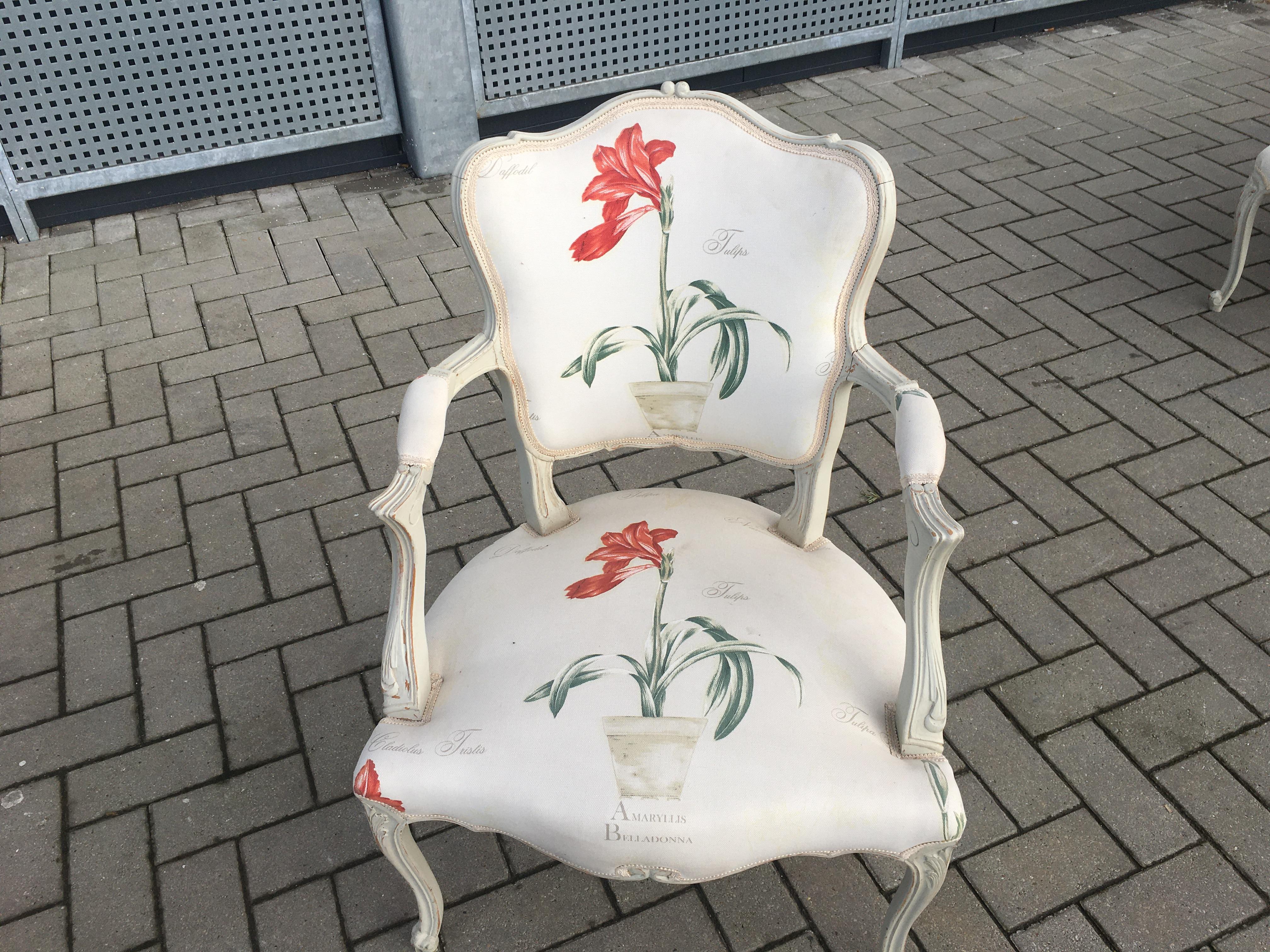 Pair of Louis XV Style Armchairs, in Rechampi Wood, Flower Fabric In Good Condition For Sale In Saint-Ouen, FR