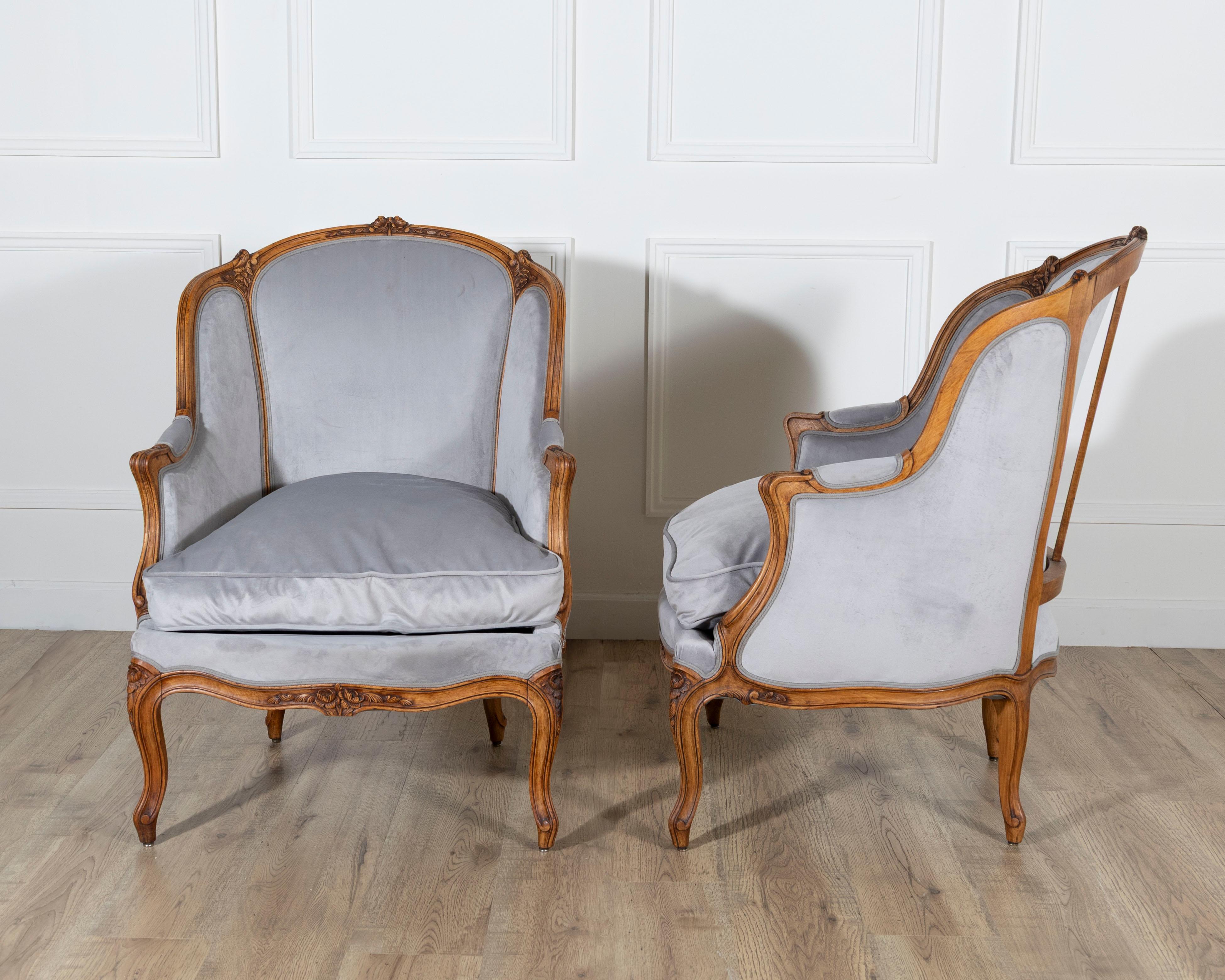 Pair of Louis XV-Style Beech Gondola Armchairs in Gray Velvet, 20th Century For Sale 5