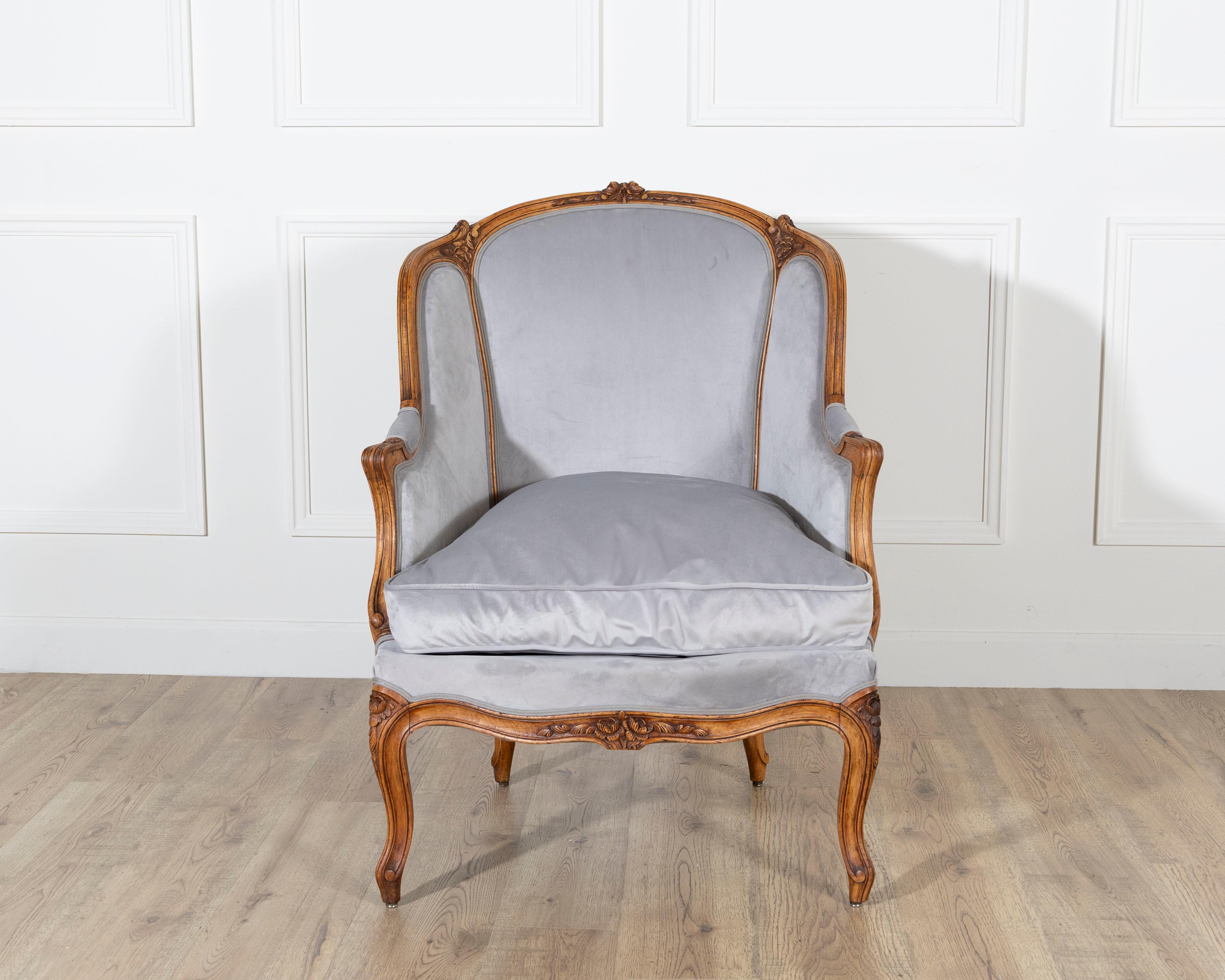 Pair of Louis XV-Style Beech Gondola Armchairs in Gray Velvet, 20th Century For Sale 6