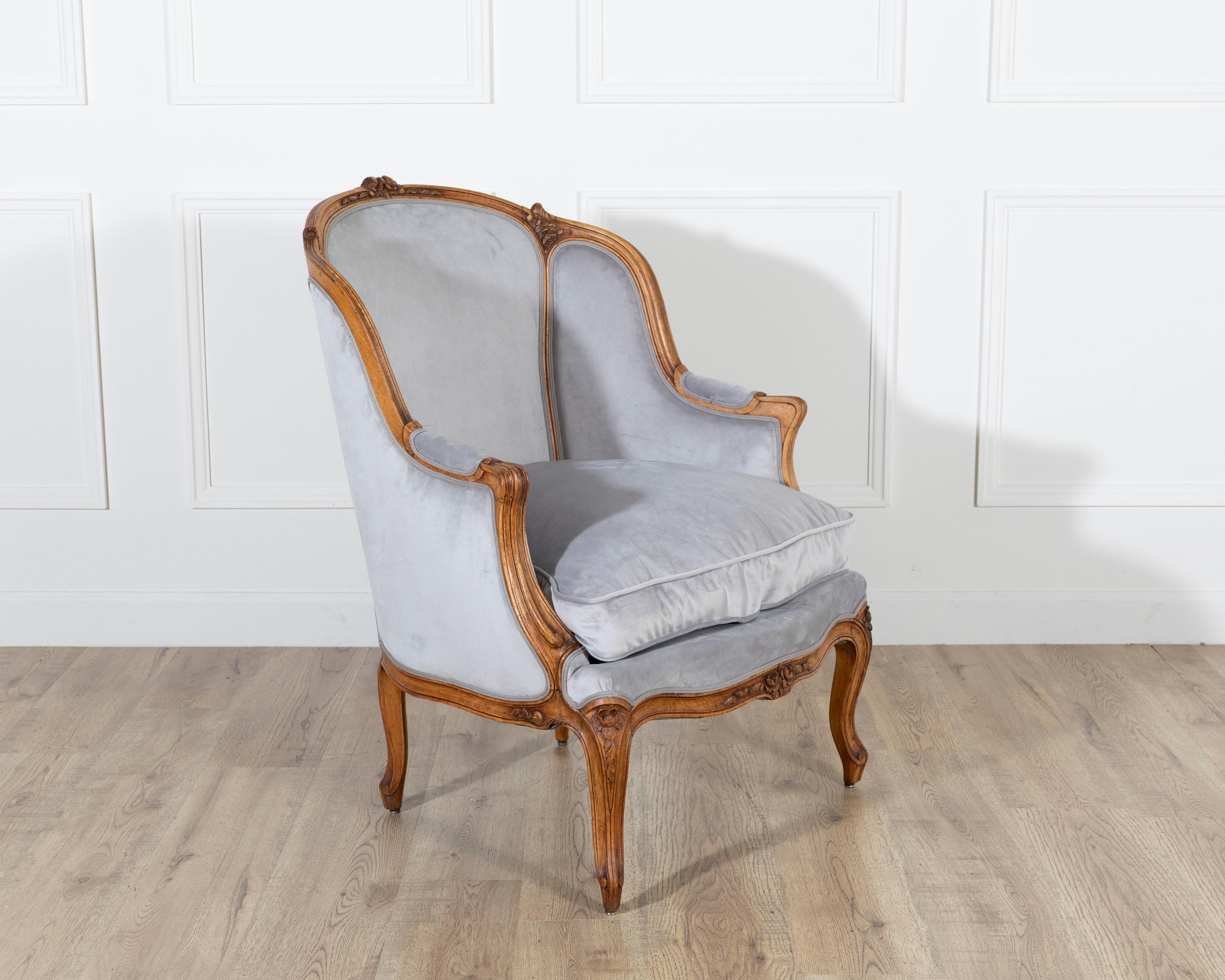 Pair of Louis XV-Style Beech Gondola Armchairs in Gray Velvet, 20th Century For Sale 7