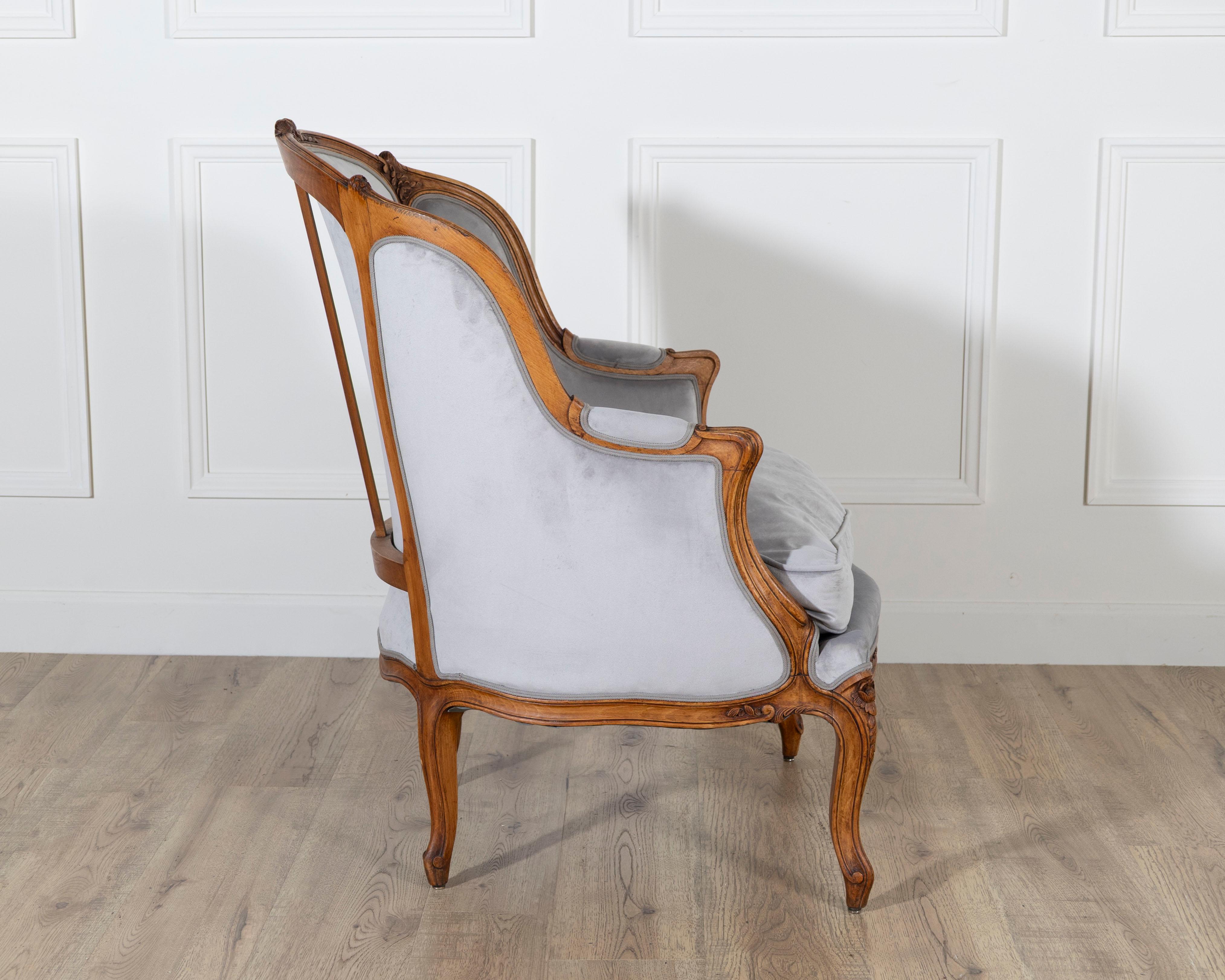 Pair of Louis XV-Style Beech Gondola Armchairs in Gray Velvet, 20th Century For Sale 8
