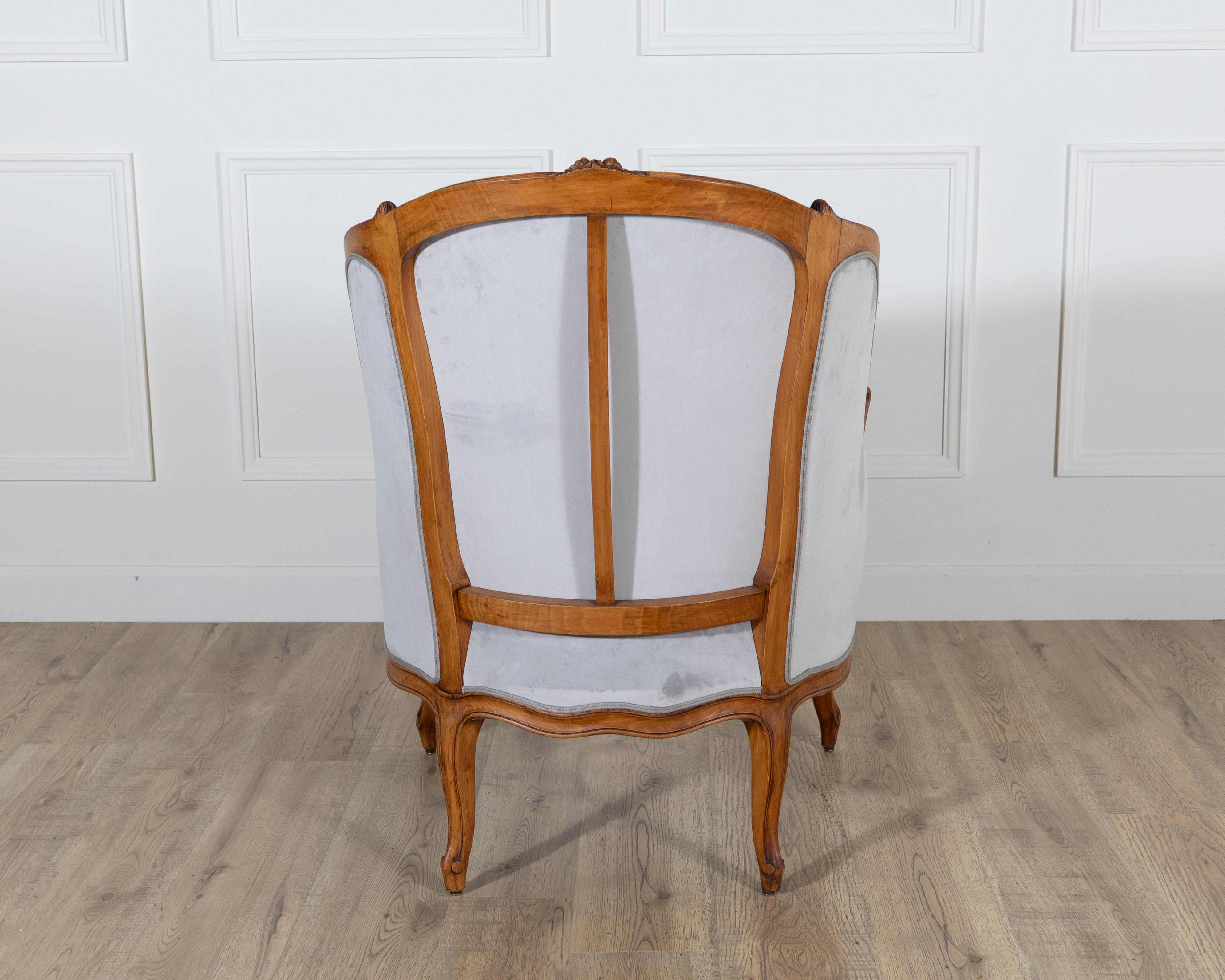 Pair of Louis XV-Style Beech Gondola Armchairs in Gray Velvet, 20th Century For Sale 9