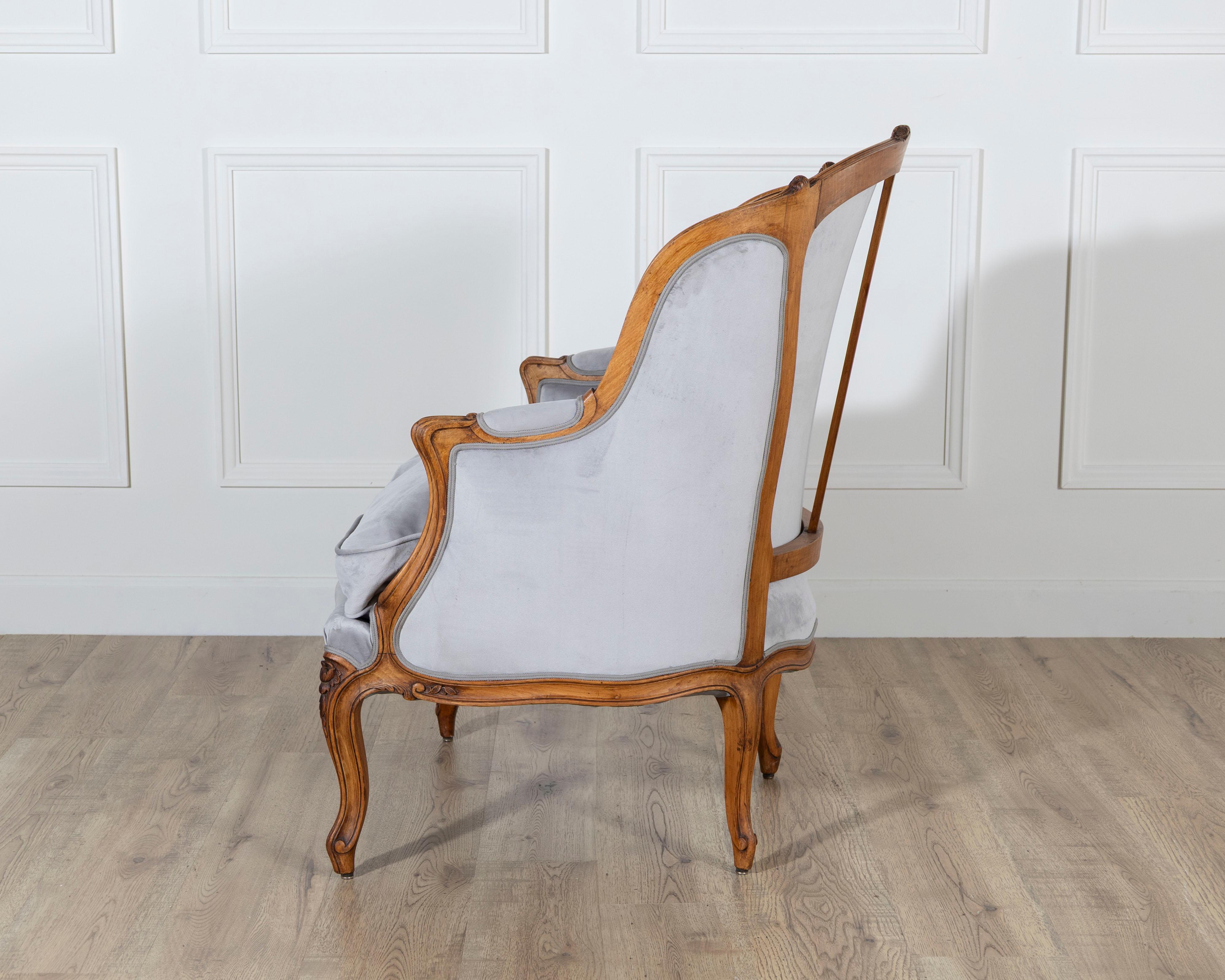 Pair of Louis XV-Style Beech Gondola Armchairs in Gray Velvet, 20th Century For Sale 10