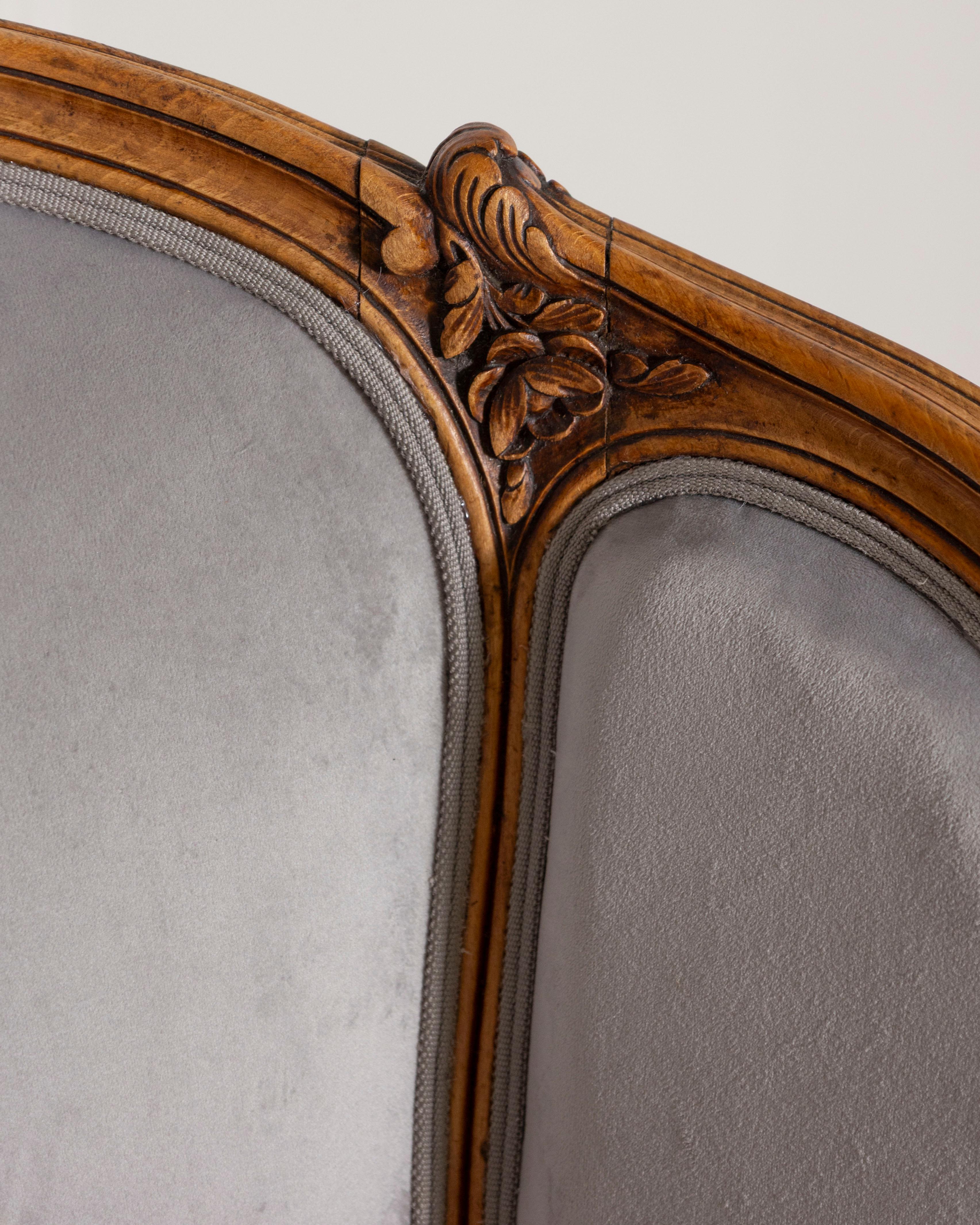 Polished Pair of Louis XV-Style Beech Gondola Armchairs in Gray Velvet, 20th Century For Sale