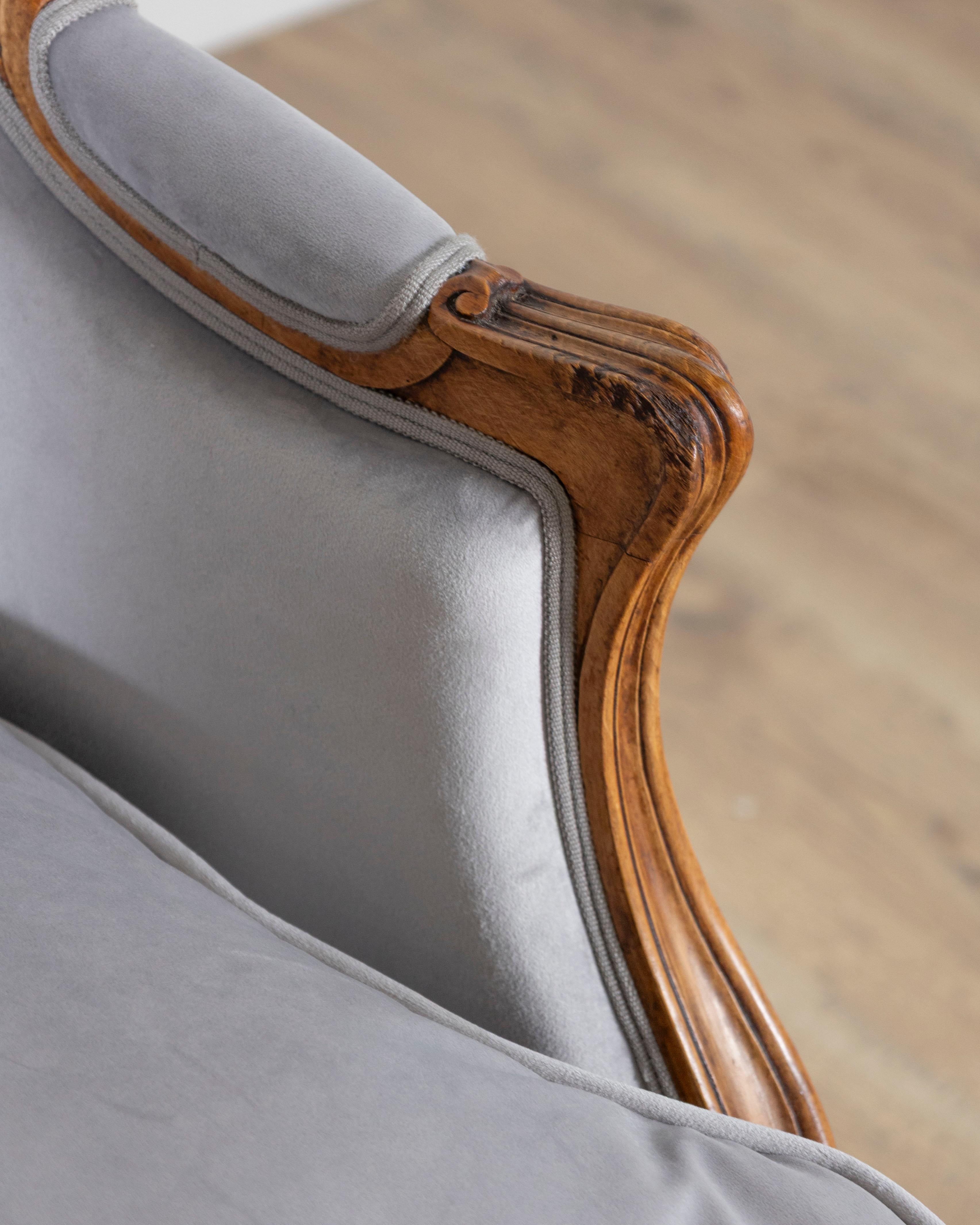 Pair of Louis XV-Style Beech Gondola Armchairs in Gray Velvet, 20th Century In Good Condition For Sale In Atlanta, GA