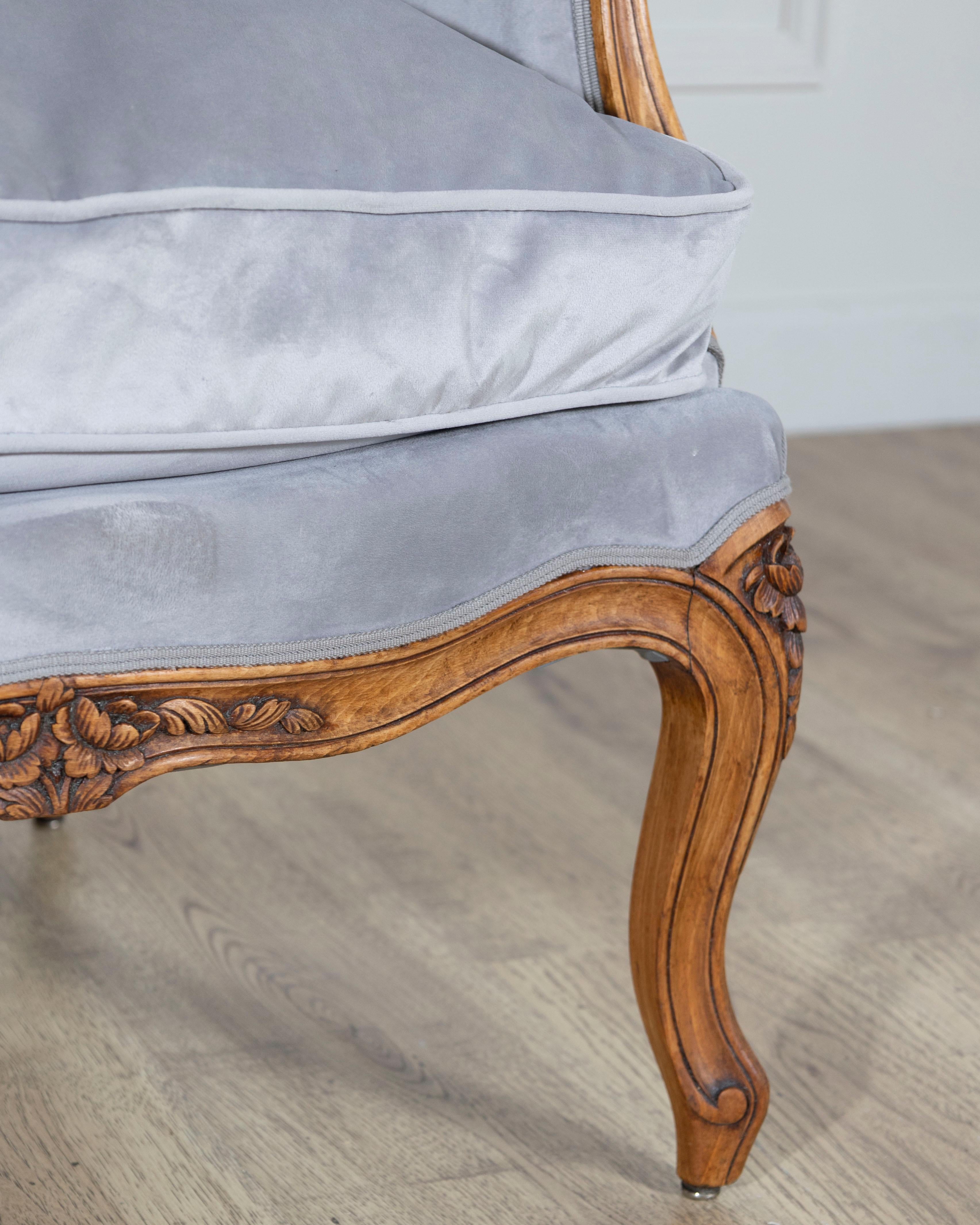 Pair of Louis XV-Style Beech Gondola Armchairs in Gray Velvet, 20th Century For Sale 1