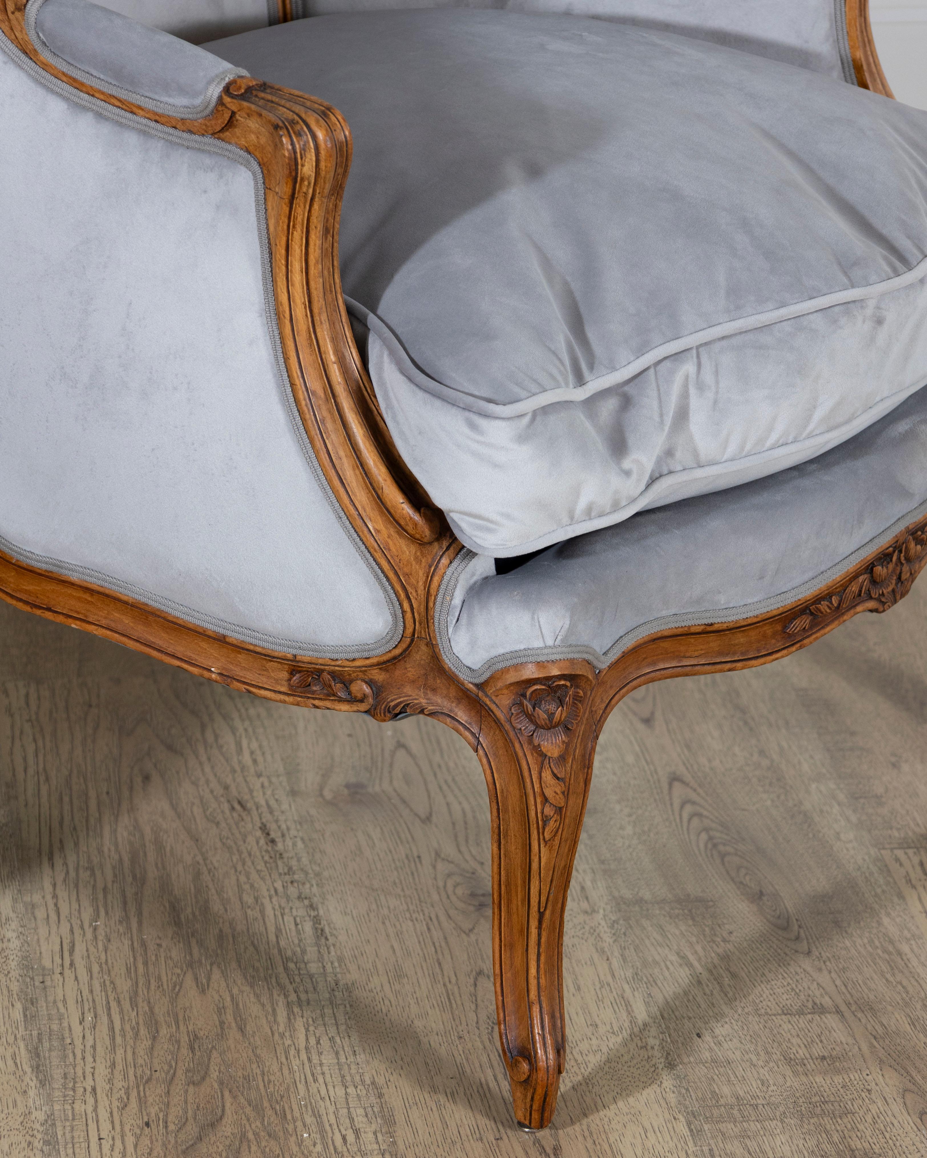 Pair of Louis XV-Style Beech Gondola Armchairs in Gray Velvet, 20th Century For Sale 2