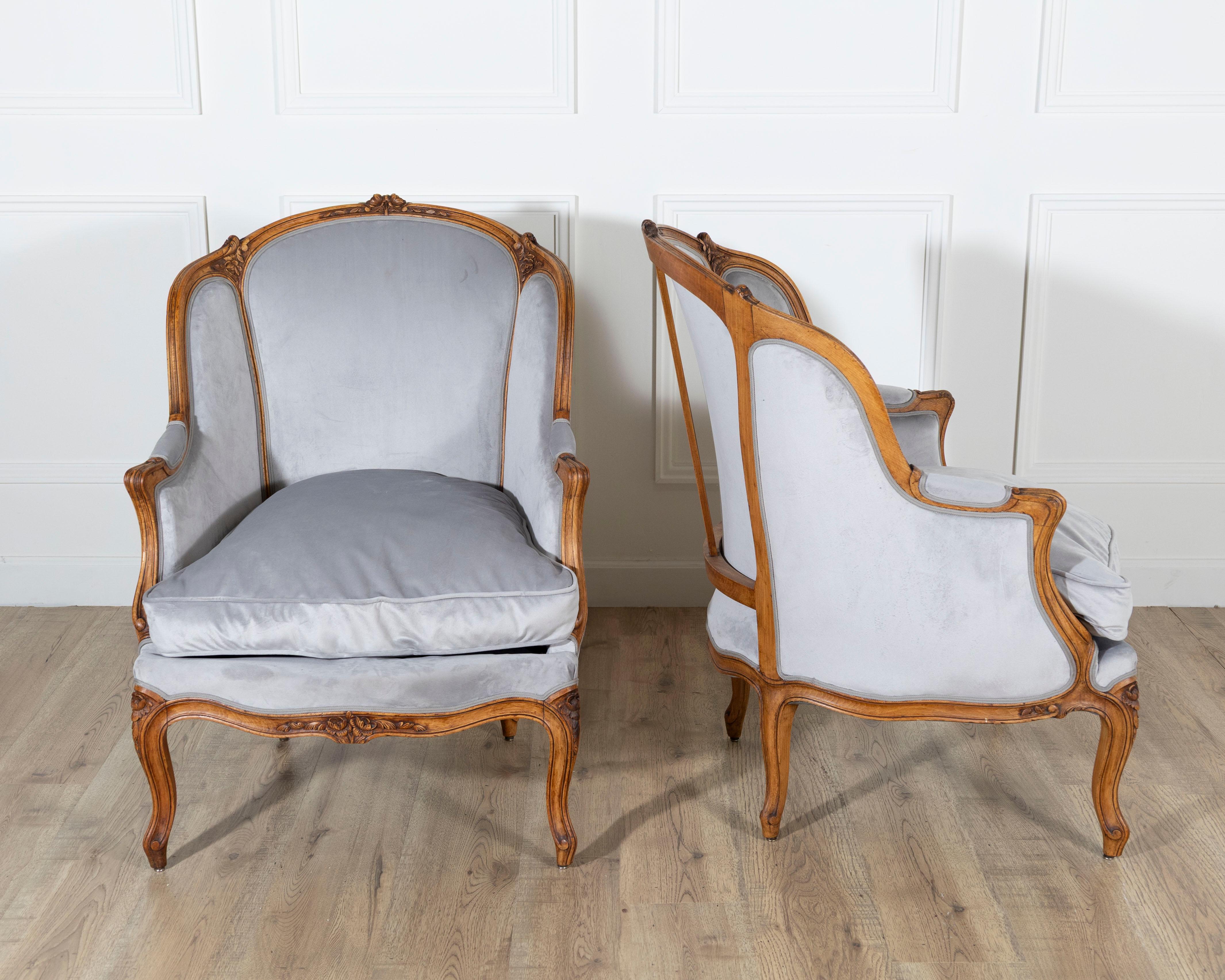 Pair of Louis XV-Style Beech Gondola Armchairs in Gray Velvet, 20th Century For Sale 3