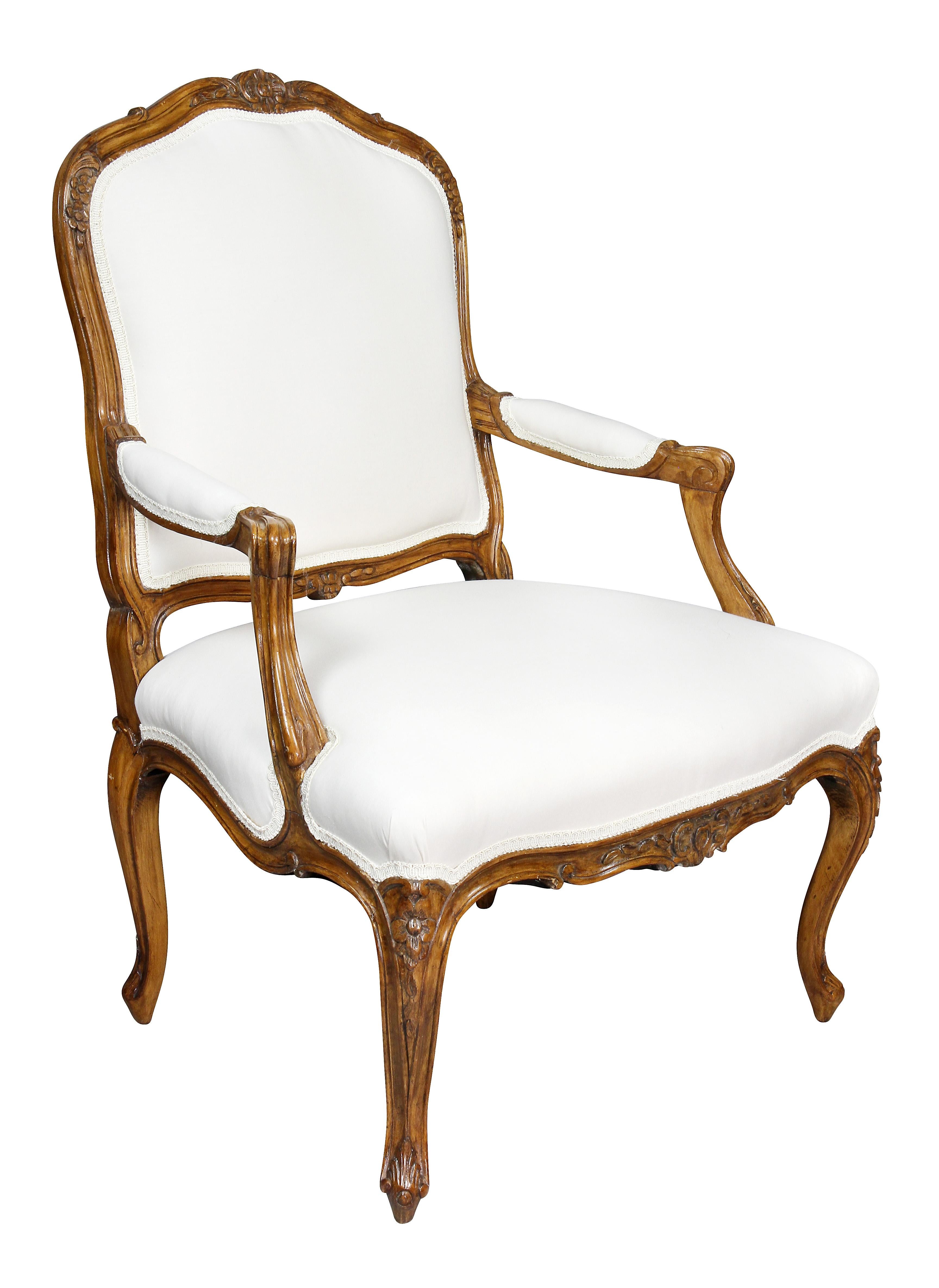 Arched back with central carving, newly upholstered in muslin. Cabriole legs.