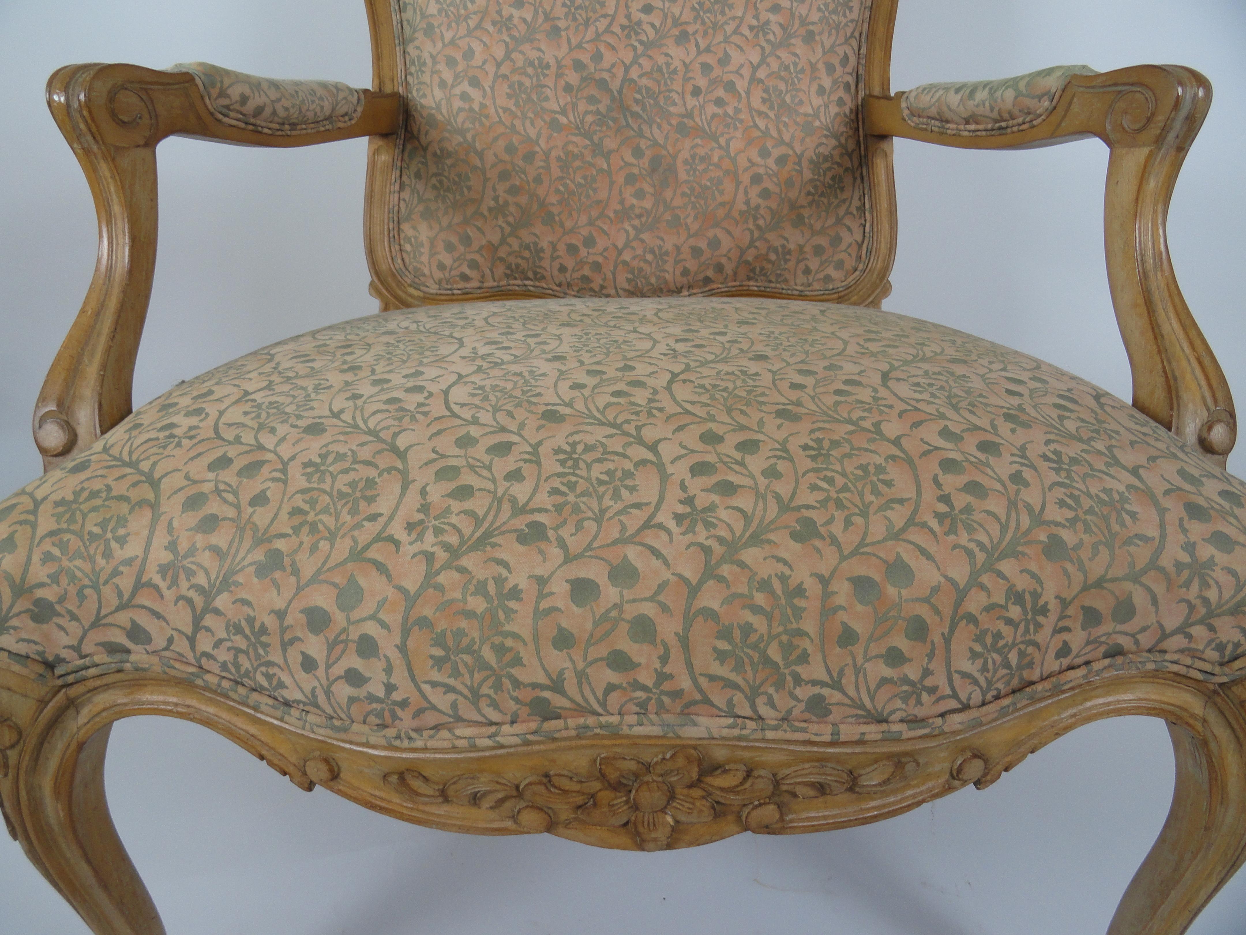 Pair of Louis XV Style Beechwood Carved Fauteuils (Holz) im Angebot