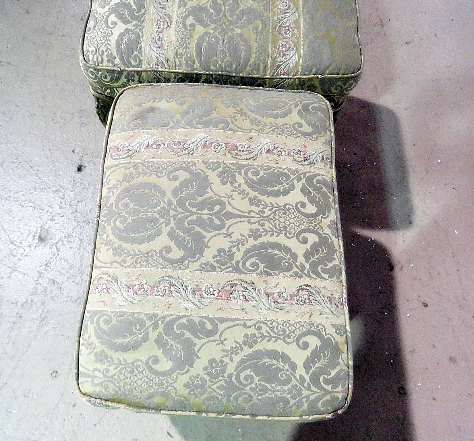 Pair of French Painted Louis XV Style Benches or Stools In Good Condition In Swedesboro, NJ