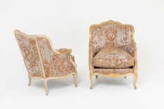 Pair of Louis XV Style Bergeres in Off-White Lacquer and Gilt Wood, 1970s