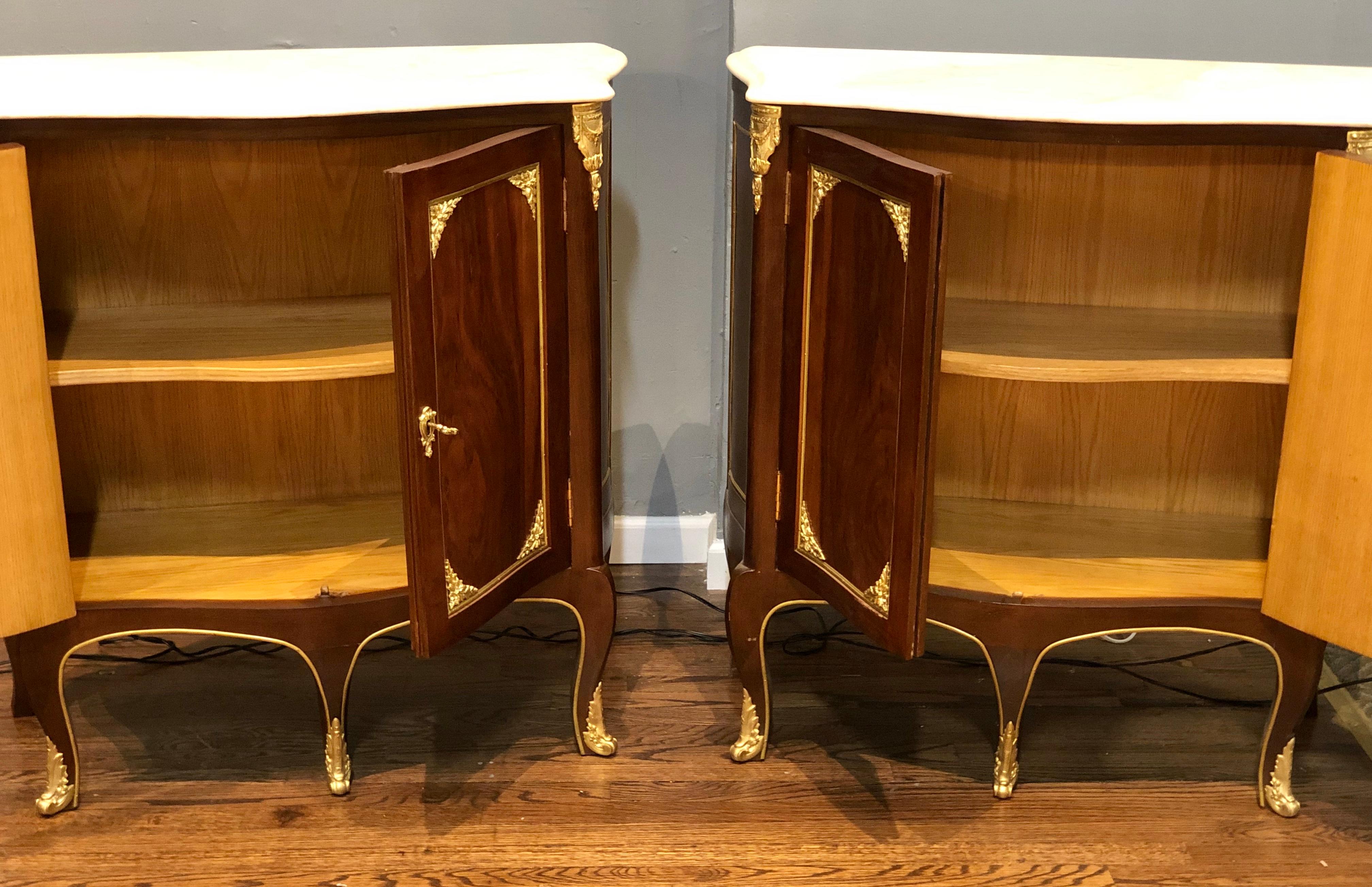 Pair of Louis XV Style Cabinets Commodes or Nightstands In Good Condition For Sale In Manhasset, NY