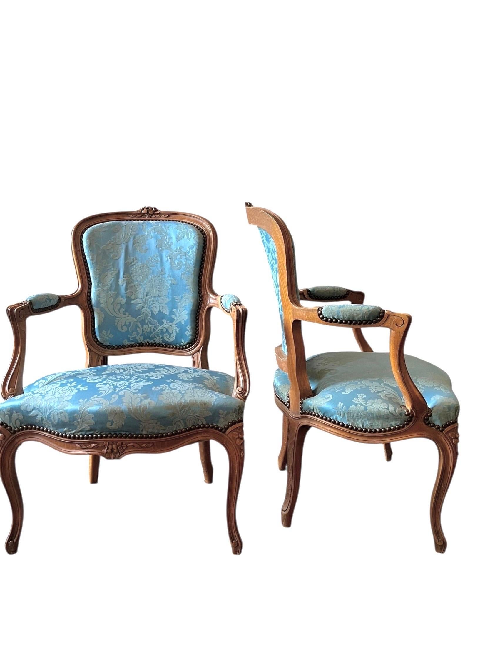 Paar Cabrio-Sessel im Stil Louis XV - geschnitztes Formholz - blau - Frankreich (Louis XV.) im Angebot