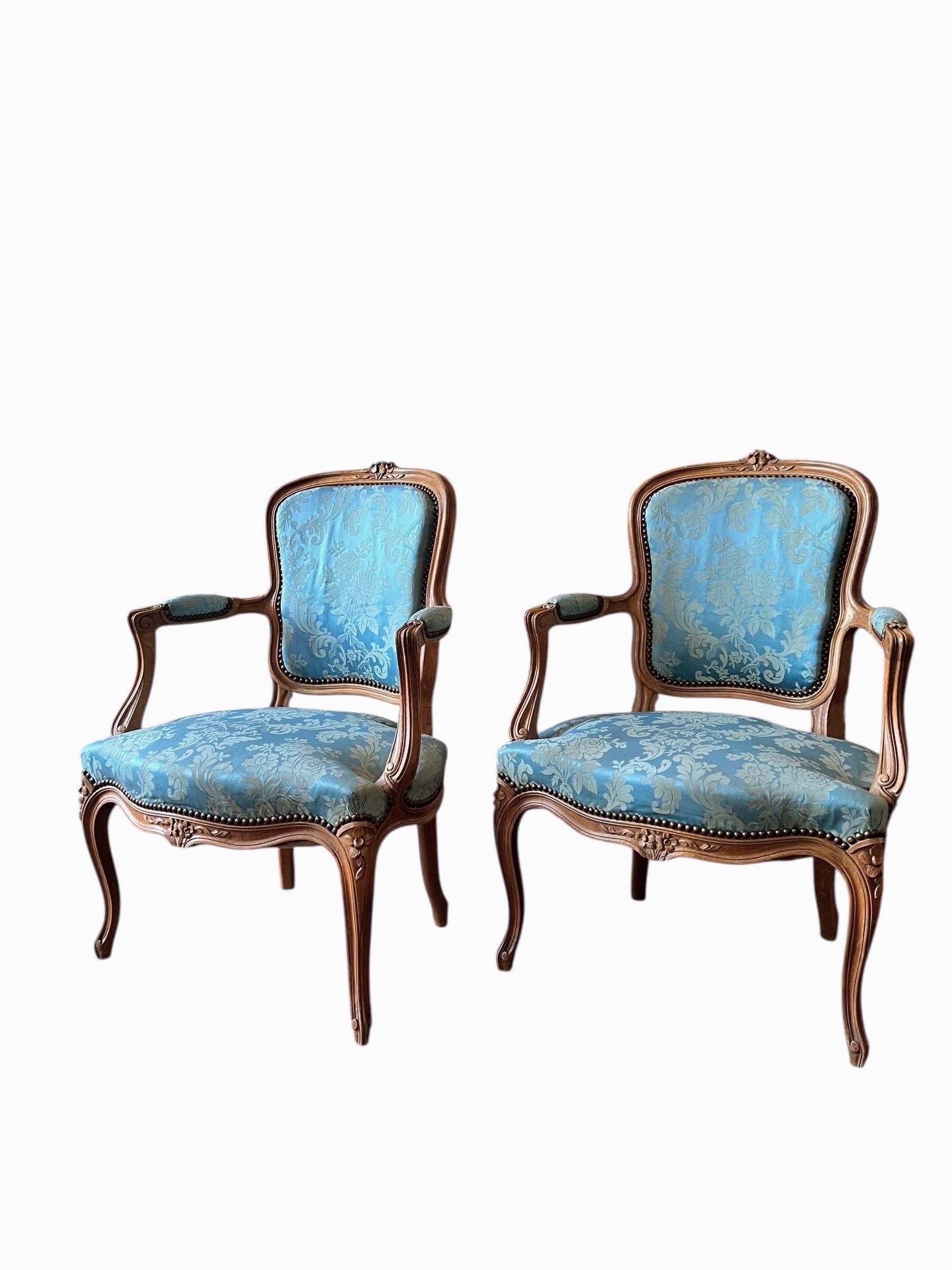 Paar Cabrio-Sessel im Stil Louis XV - geschnitztes Formholz - blau - Frankreich im Zustand „Gut“ im Angebot in Beuzevillette, FR