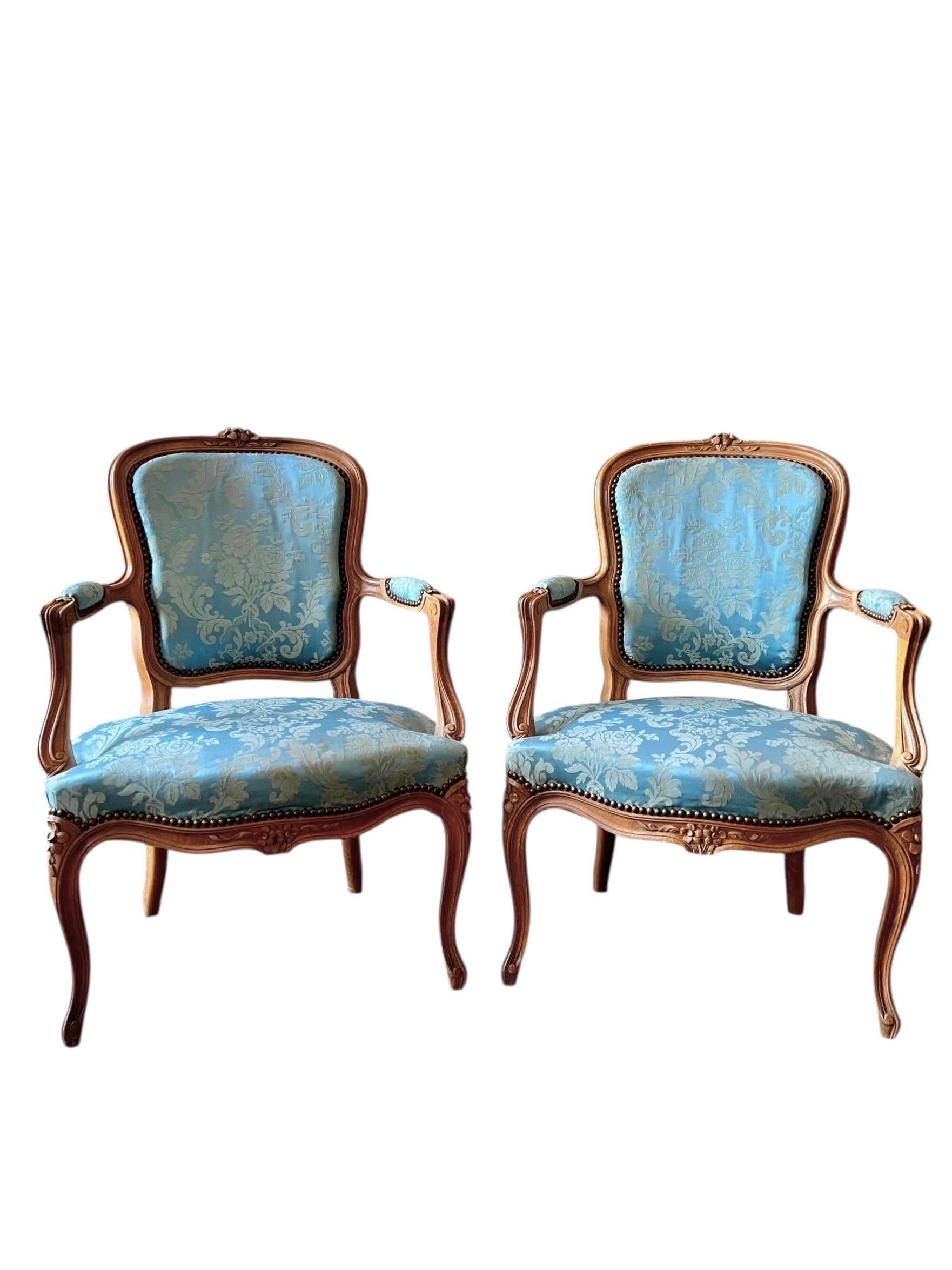 Paar Cabrio-Sessel im Stil Louis XV - geschnitztes Formholz - blau - Frankreich im Angebot