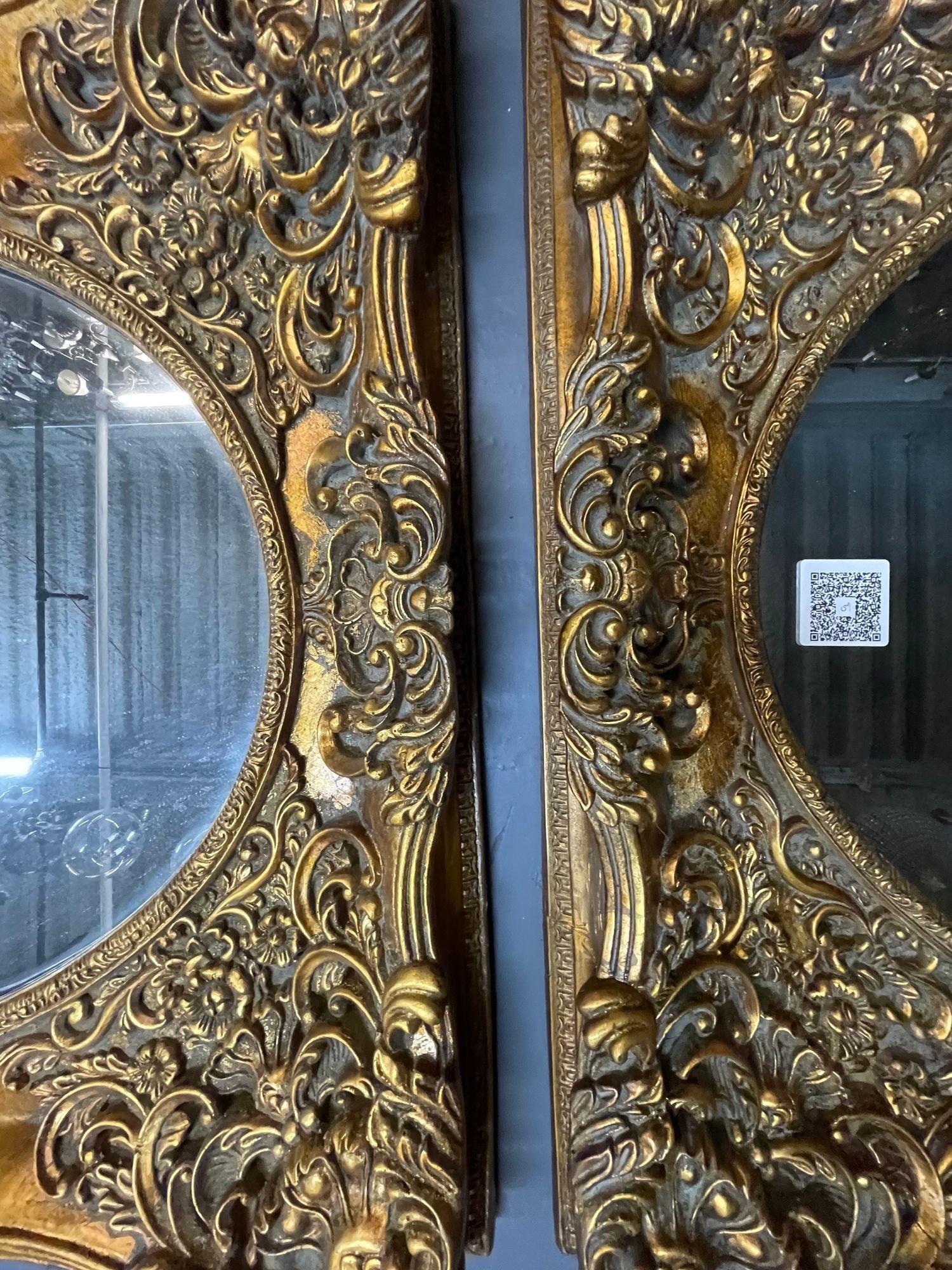 Paire de miroirs muraux sculptés de style Louis XV, consoles Bon état - En vente à Stamford, CT