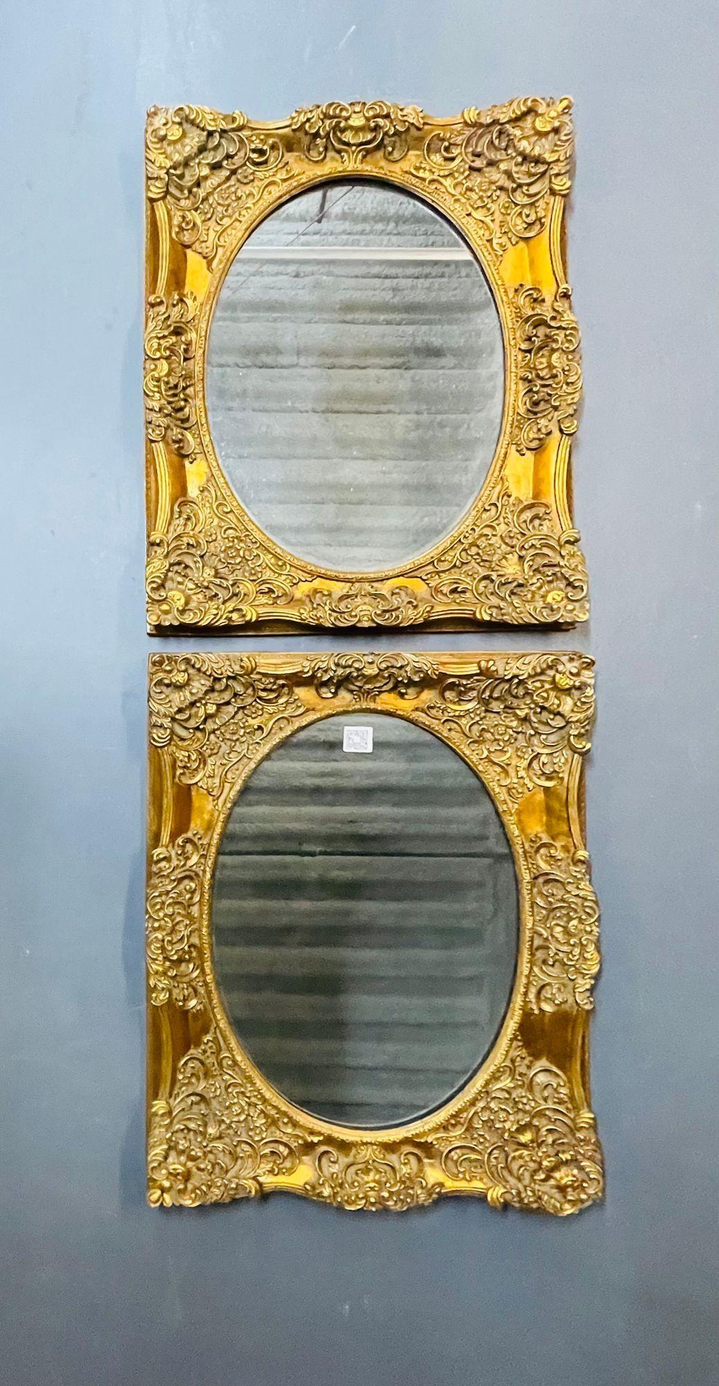 Miroir Paire de miroirs muraux sculptés de style Louis XV, consoles en vente