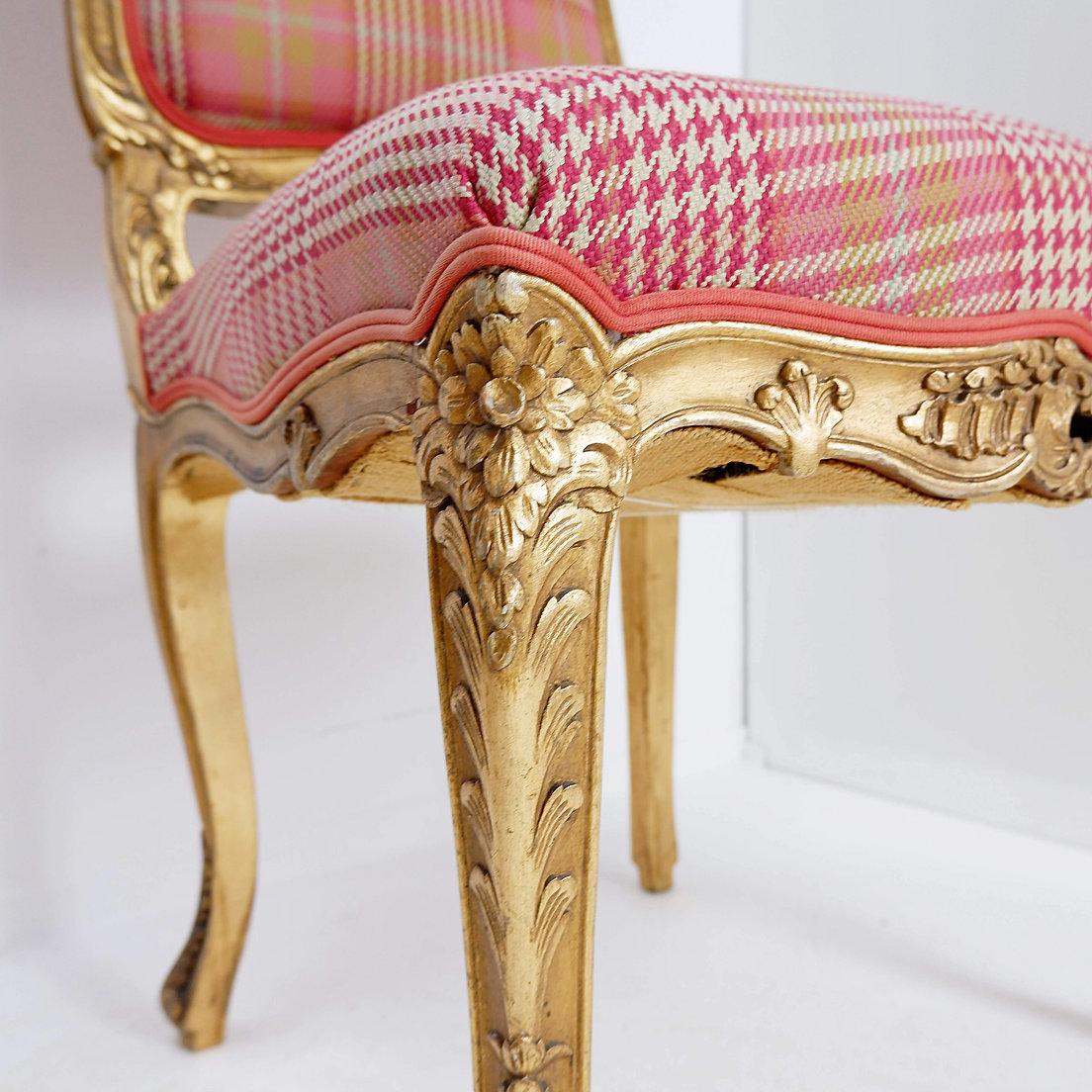 Tissu Paire de chaises de style Louis XV en vente