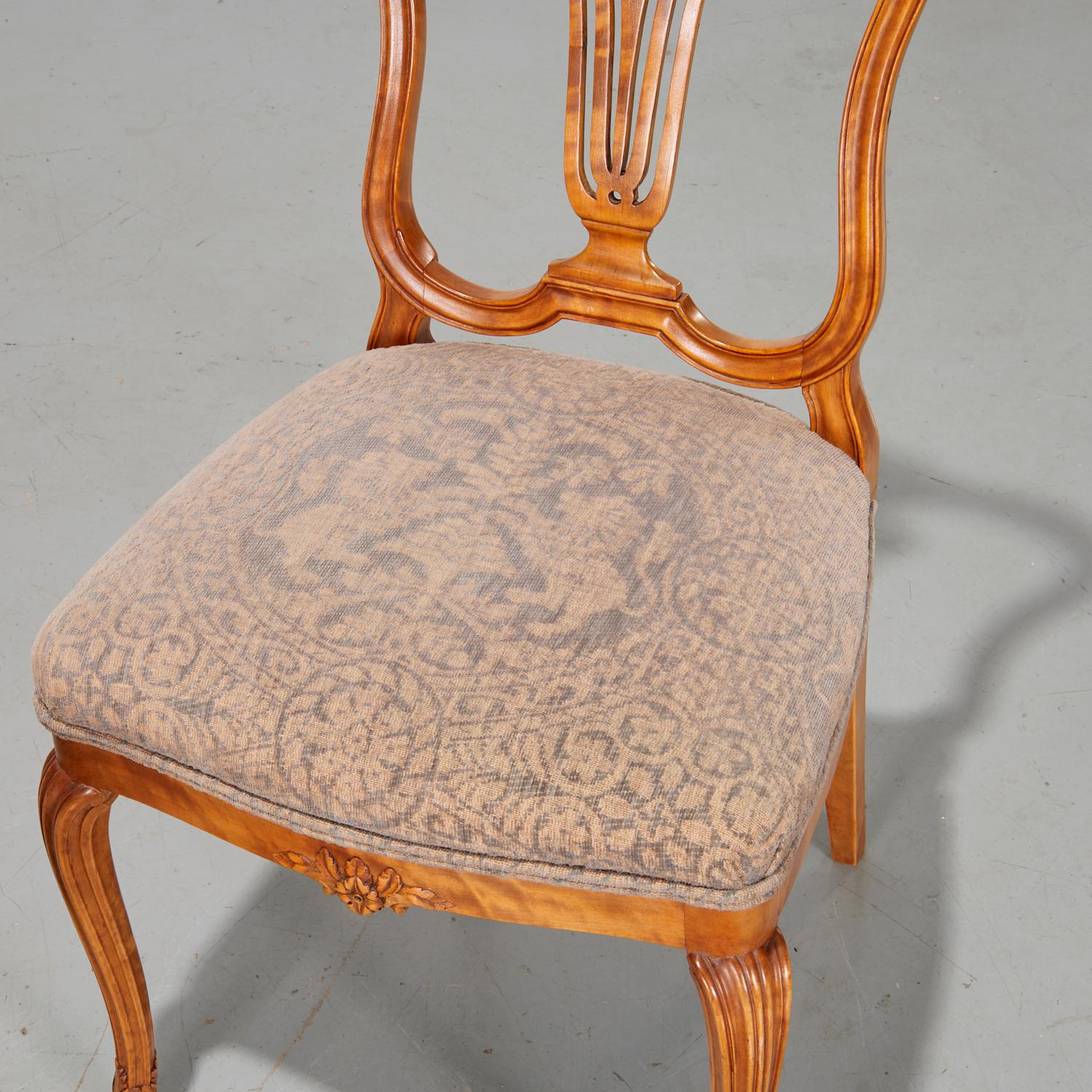 Francese Coppia di sedie in stile Luigi XV con rivestimento in Wood e sedile in Fortuny in vendita