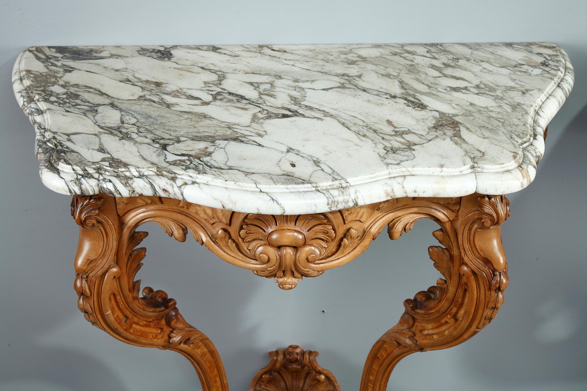 Paire de consoles de style Louis XV avec plateau en marbre en vente 2