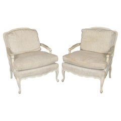 Par de sillones decorados con pintura envejecida al estilo Luis XV