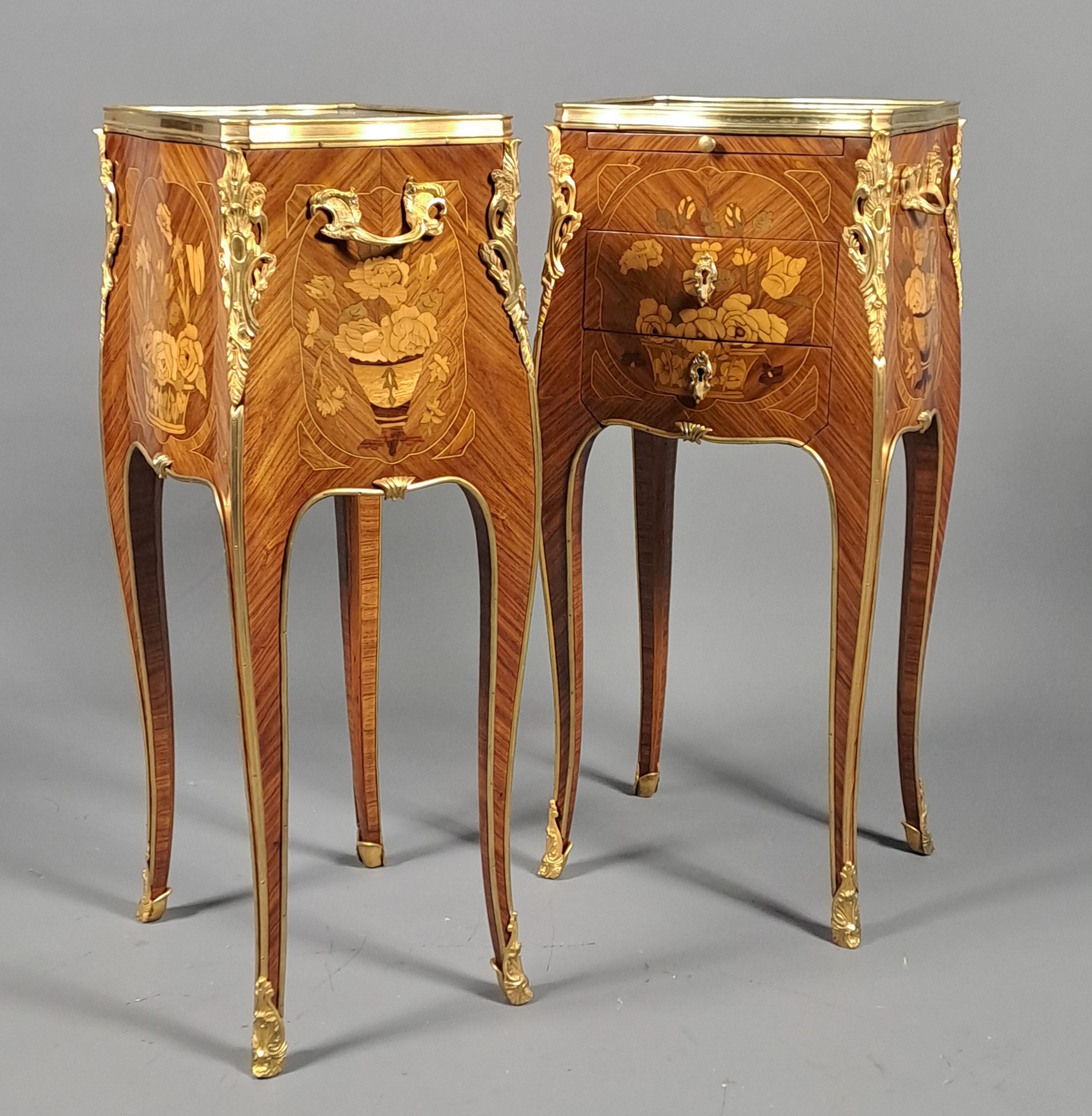 Pair Of Louis XV Style Floral Marquetry And Gilt Bronze Side Tables en venta 4