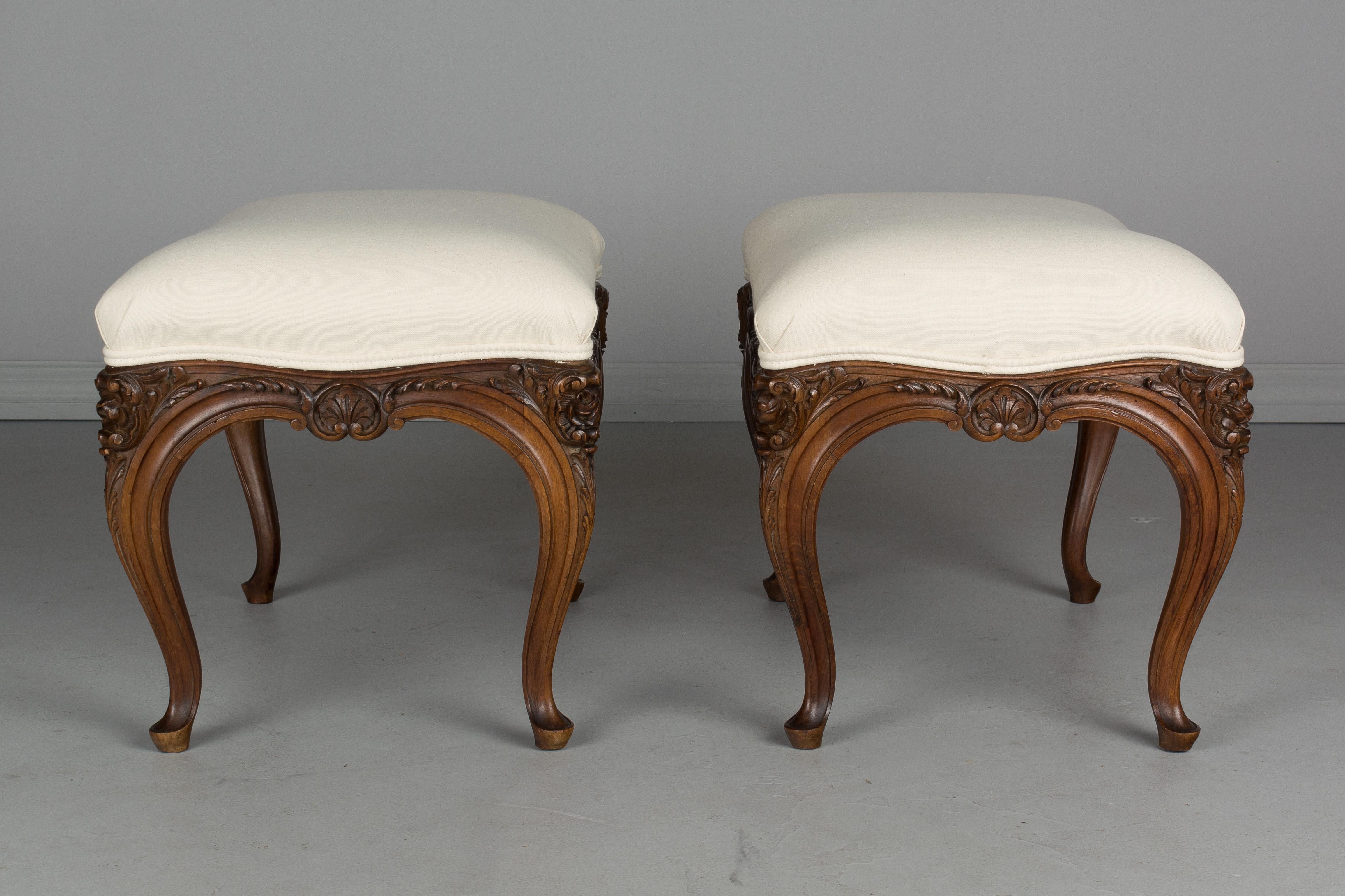 Pair of Louis XV Style Foot Stool or Bench In Good Condition In Winter Park, FL