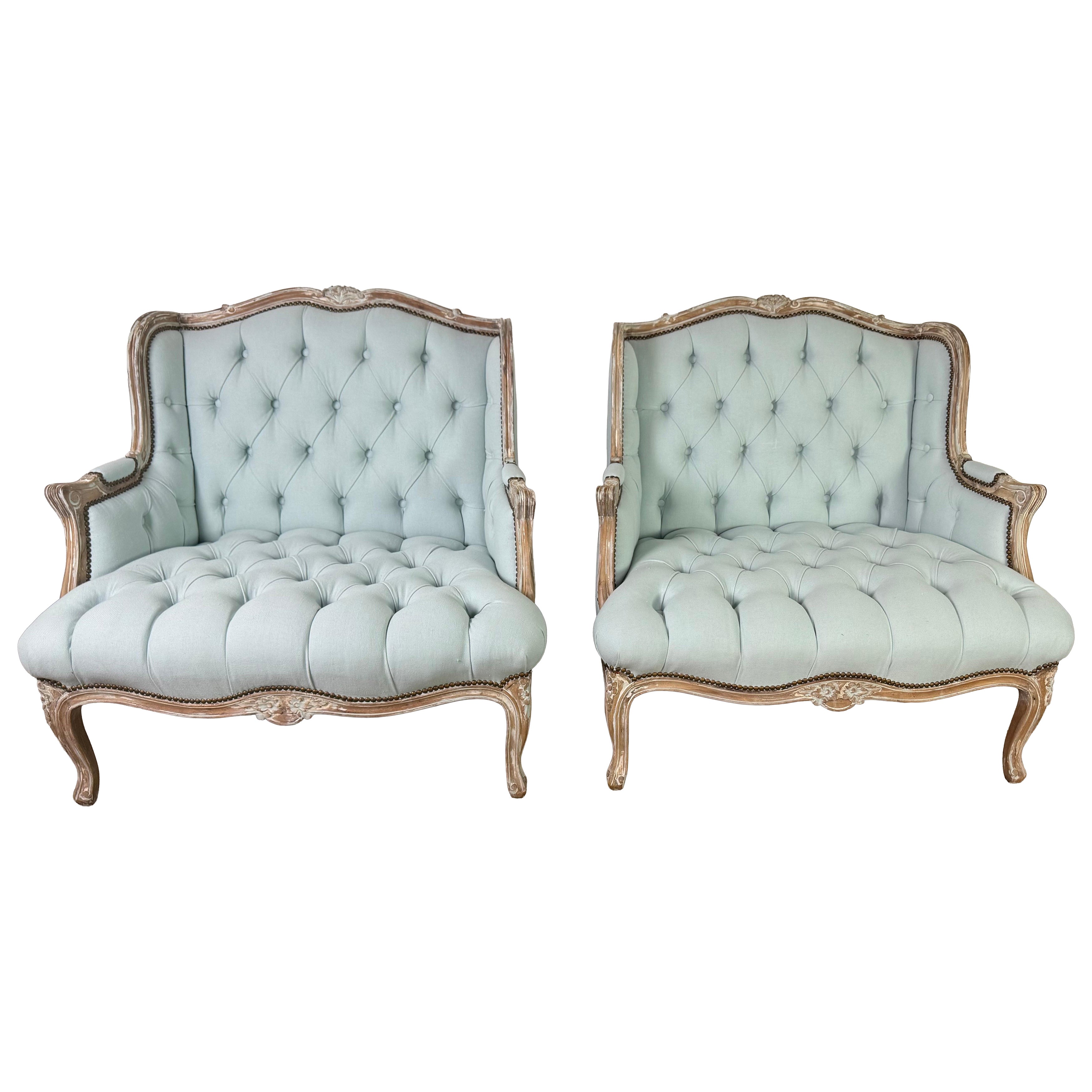 Paar französische Bergères im Stil Louis XV - blassblaues Leinen
