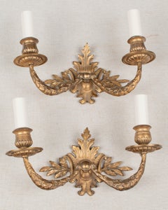 Paar französische Bronze-Wandleuchter im Louis-XV-Stil