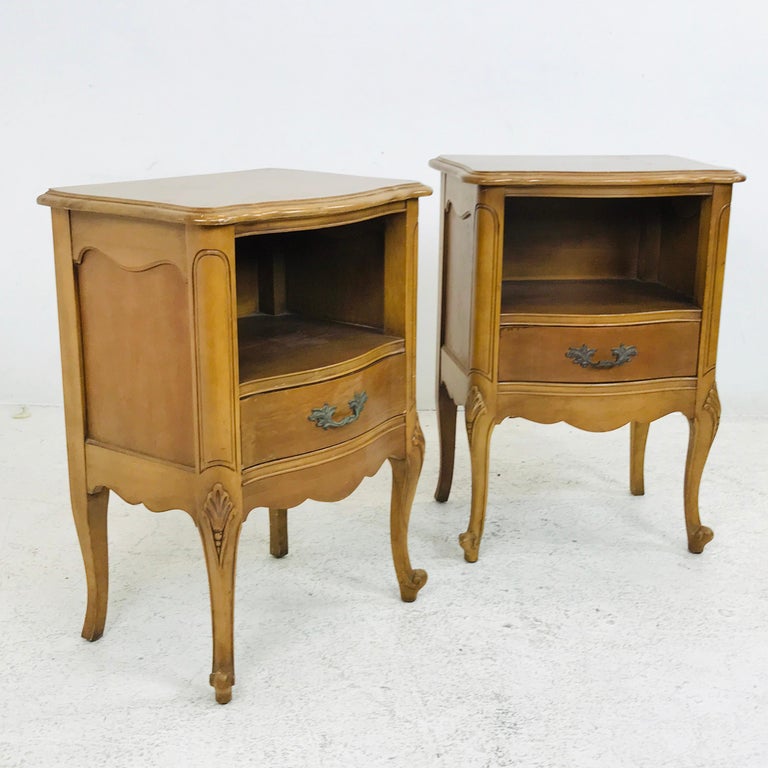 Pair of Louis XV Style French Provincial Nightstands For Sale at