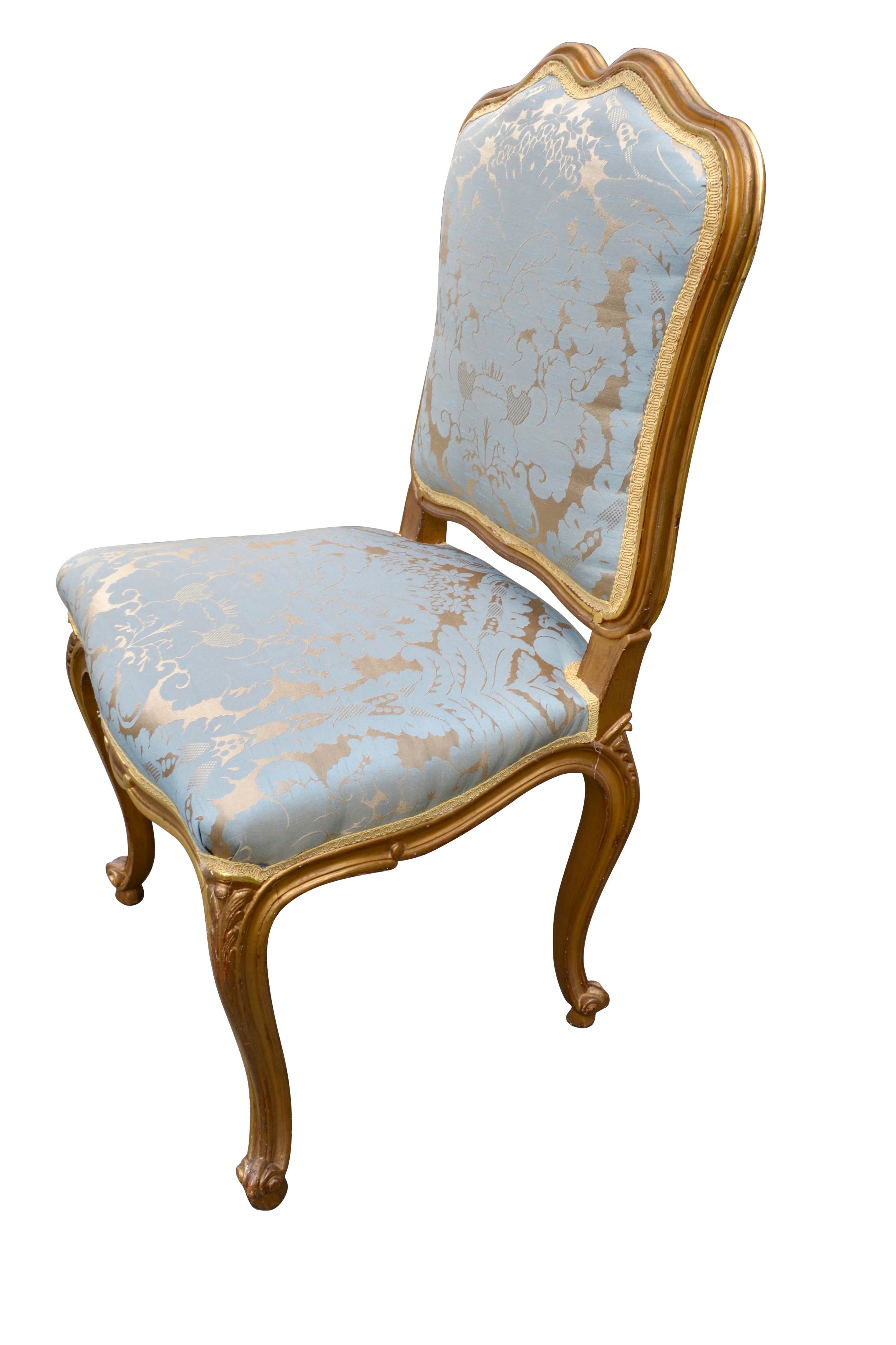Vergoldete Beistellstühle im Louis-XV-Stil, Paar (Damast) im Angebot