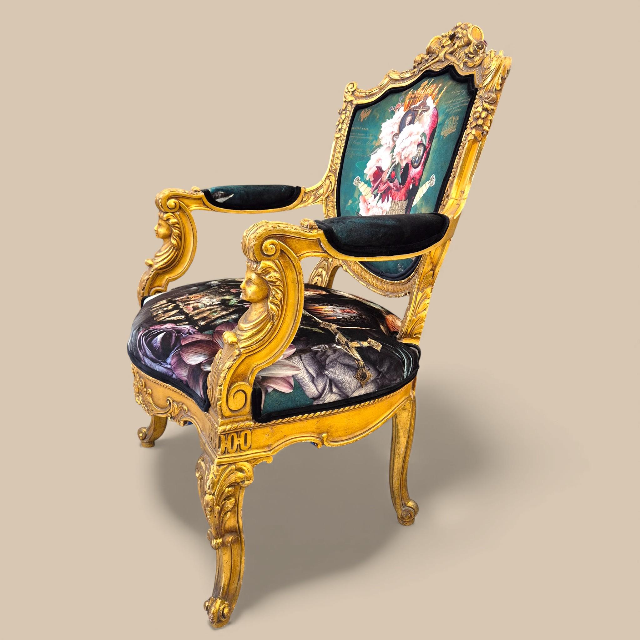Paire de fauteuils de style Louis XV en vermeil avec tapisserie à iconographie gothique baroque en vente 4