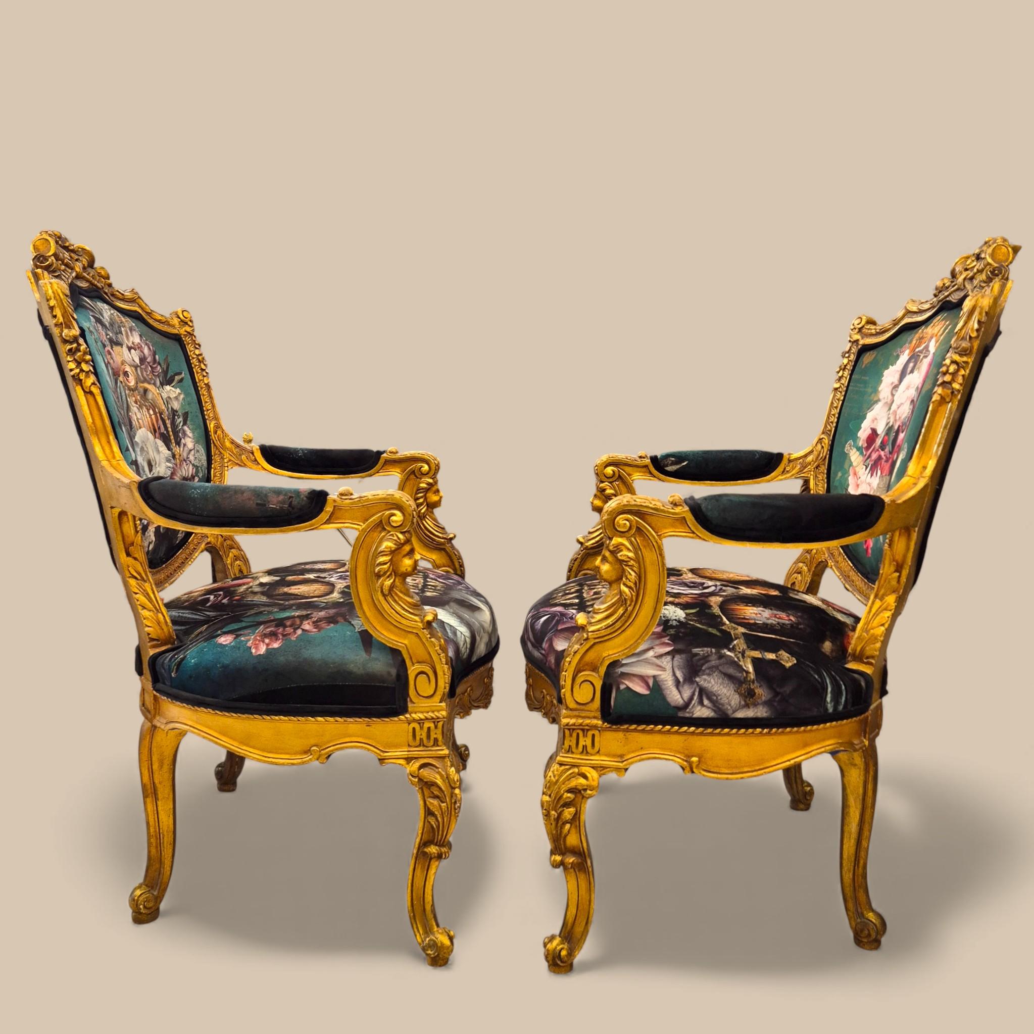 Paire de fauteuils de style Louis XV en vermeil avec tapisserie à iconographie gothique baroque en vente 6