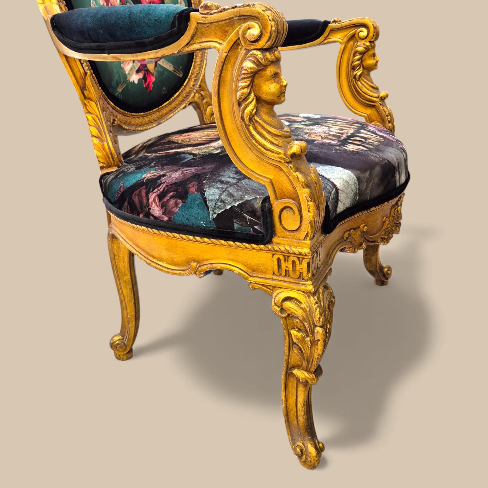 Paire de fauteuils de style Louis XV en vermeil avec tapisserie à iconographie gothique baroque en vente 8