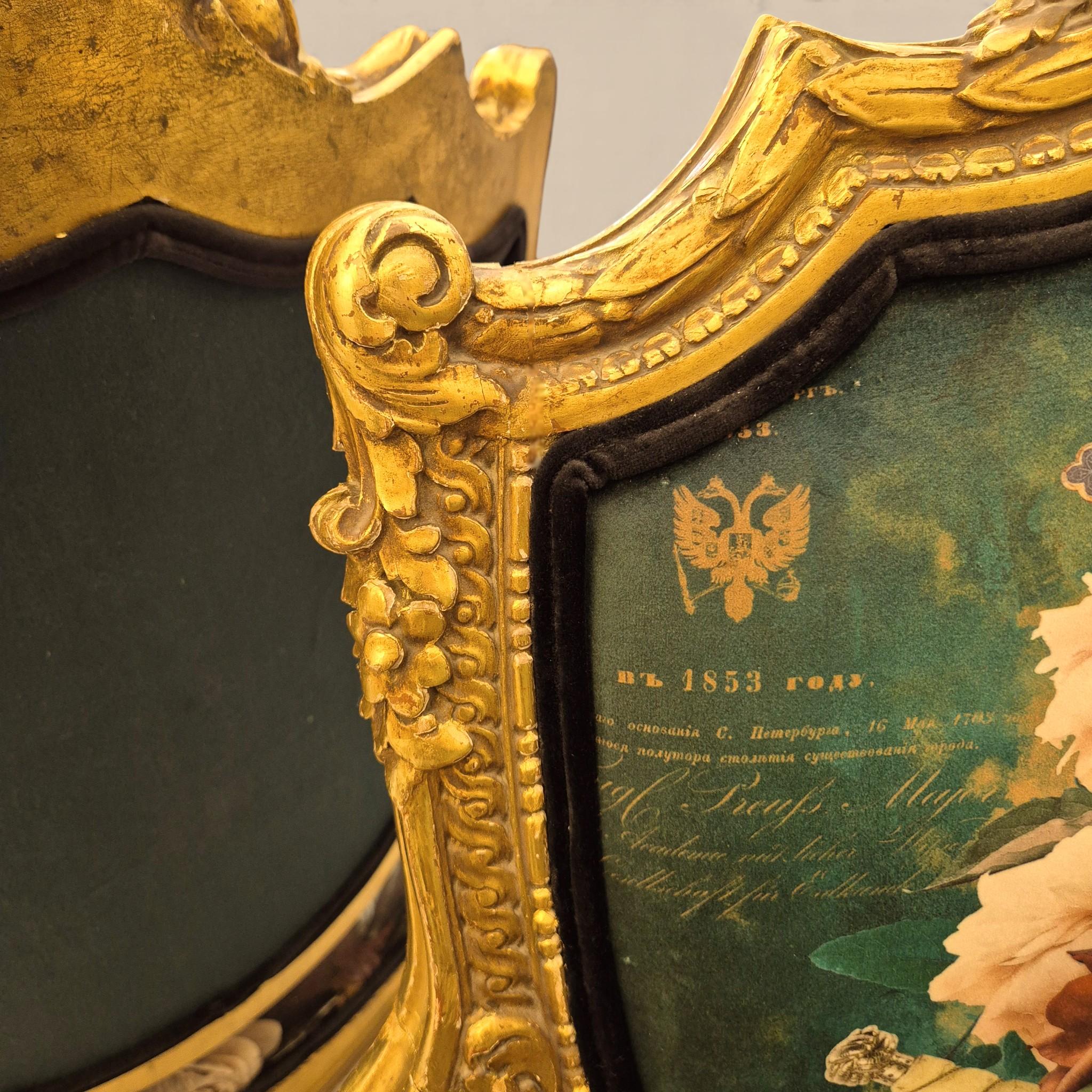 Sculpté à la main Paire de fauteuils de style Louis XV en vermeil avec tapisserie à iconographie gothique baroque en vente