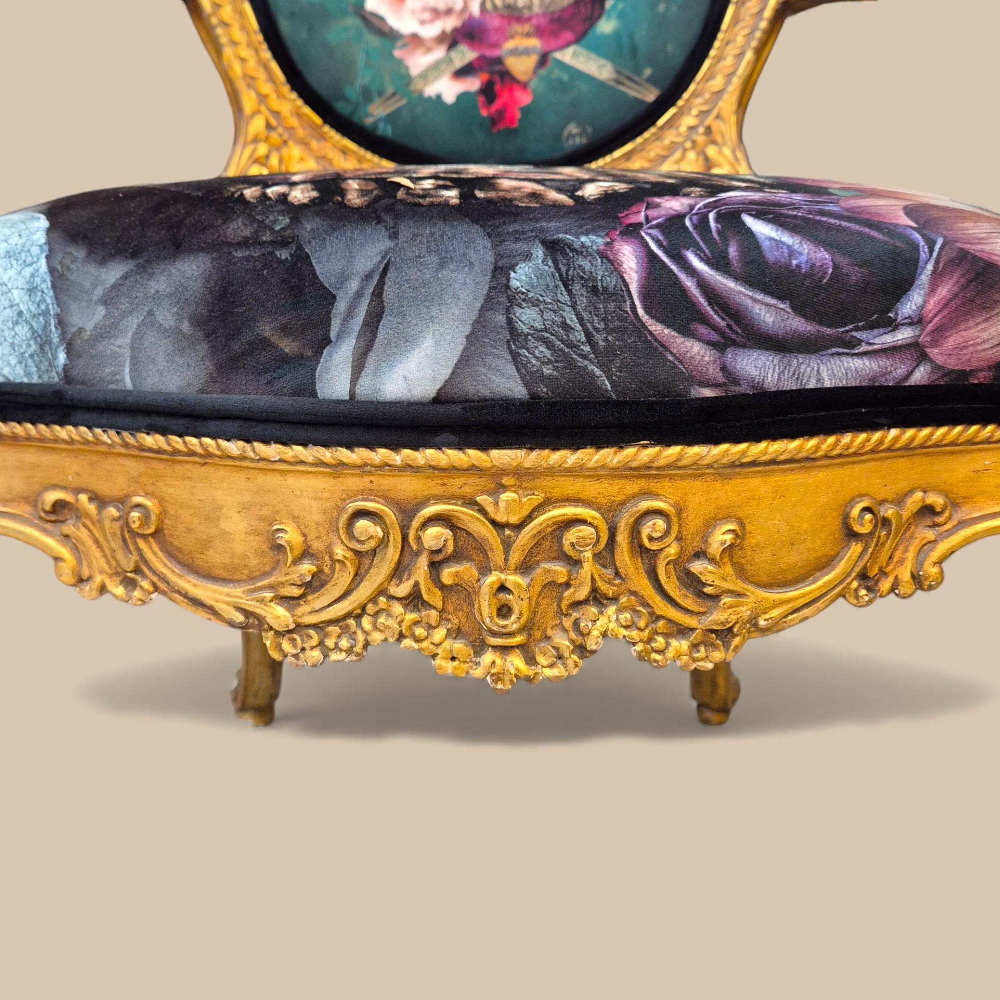 Paire de fauteuils de style Louis XV en vermeil avec tapisserie à iconographie gothique baroque Bon état - En vente à NICE, FR