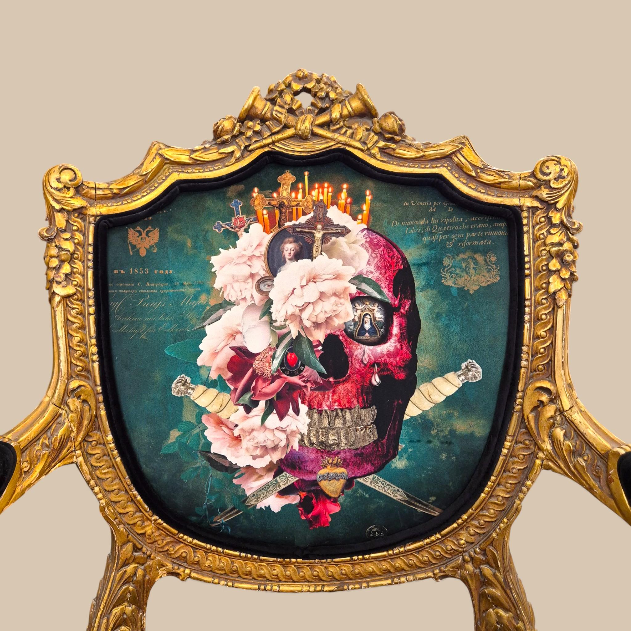 Tissu Paire de fauteuils de style Louis XV en vermeil avec tapisserie à iconographie gothique baroque en vente