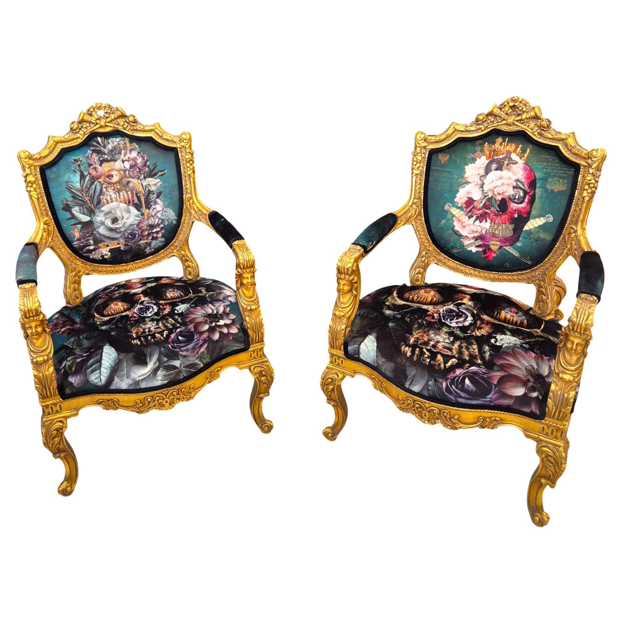 Paire de fauteuils de style Louis XV en vermeil avec tapisserie à iconographie gothique baroque en vente