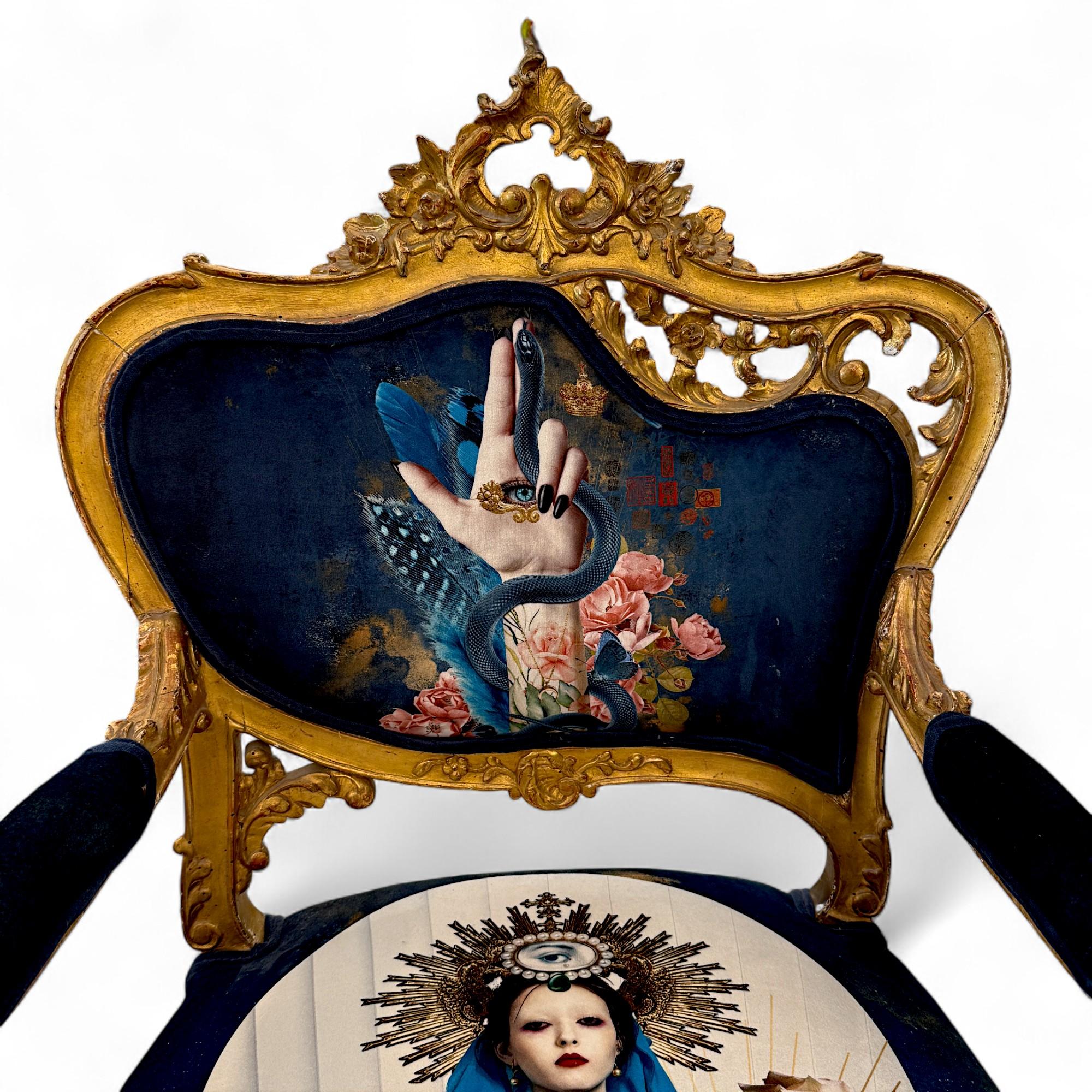 Paire de fauteuils dorés de style Louis XV avec tapisserie à iconographie surréaliste en vente 7